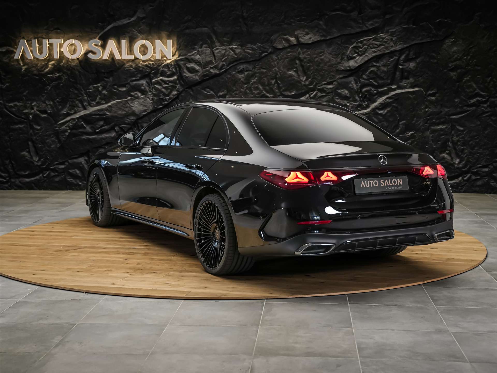 MERCEDES-BENZ E 220 d 4Matic 9G-Tronic *Werksgarantie*Superscreen*Burmester Soundsystem*360° Kamera*-showroom-element-2