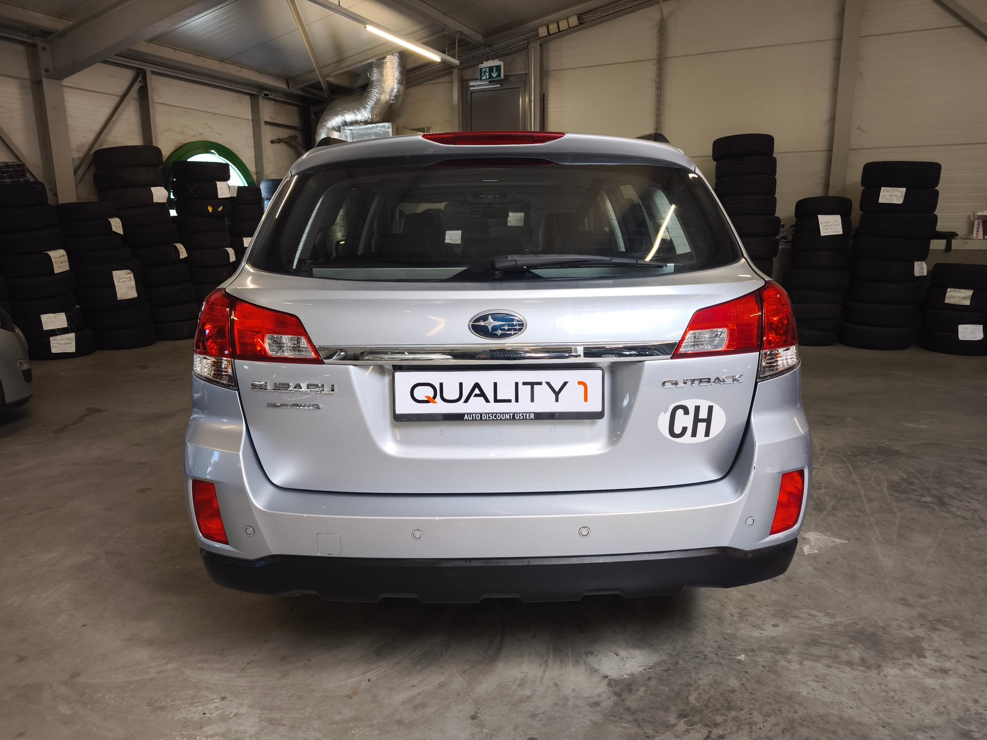 SUBARU Outback 3.6R Executive AWD Automatic-image-3