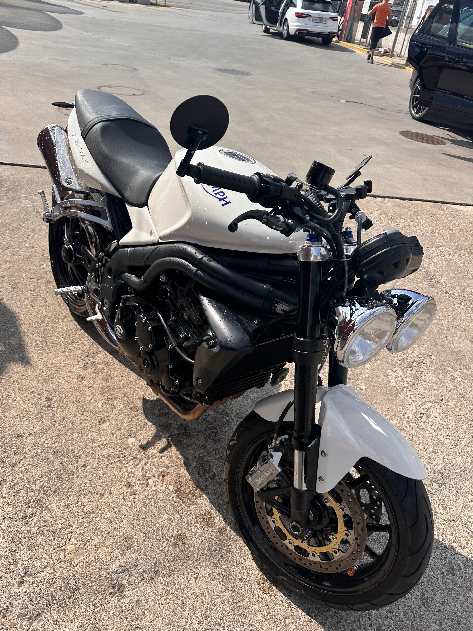 TRIUMPH Speed Triple 1050-image-1