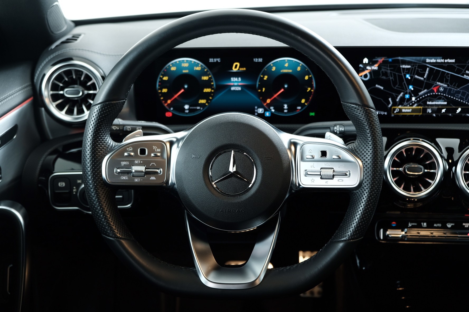 MERCEDES-BENZ CLA Shooting Brake 250 4Matic 7G-DCT AMG Line-image-7