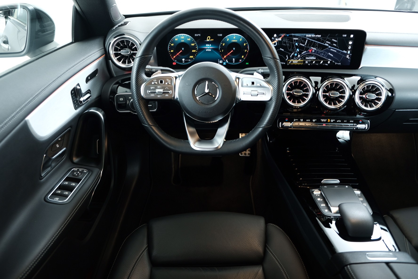 MERCEDES-BENZ CLA Shooting Brake 250 4Matic 7G-DCT AMG Line-image-6