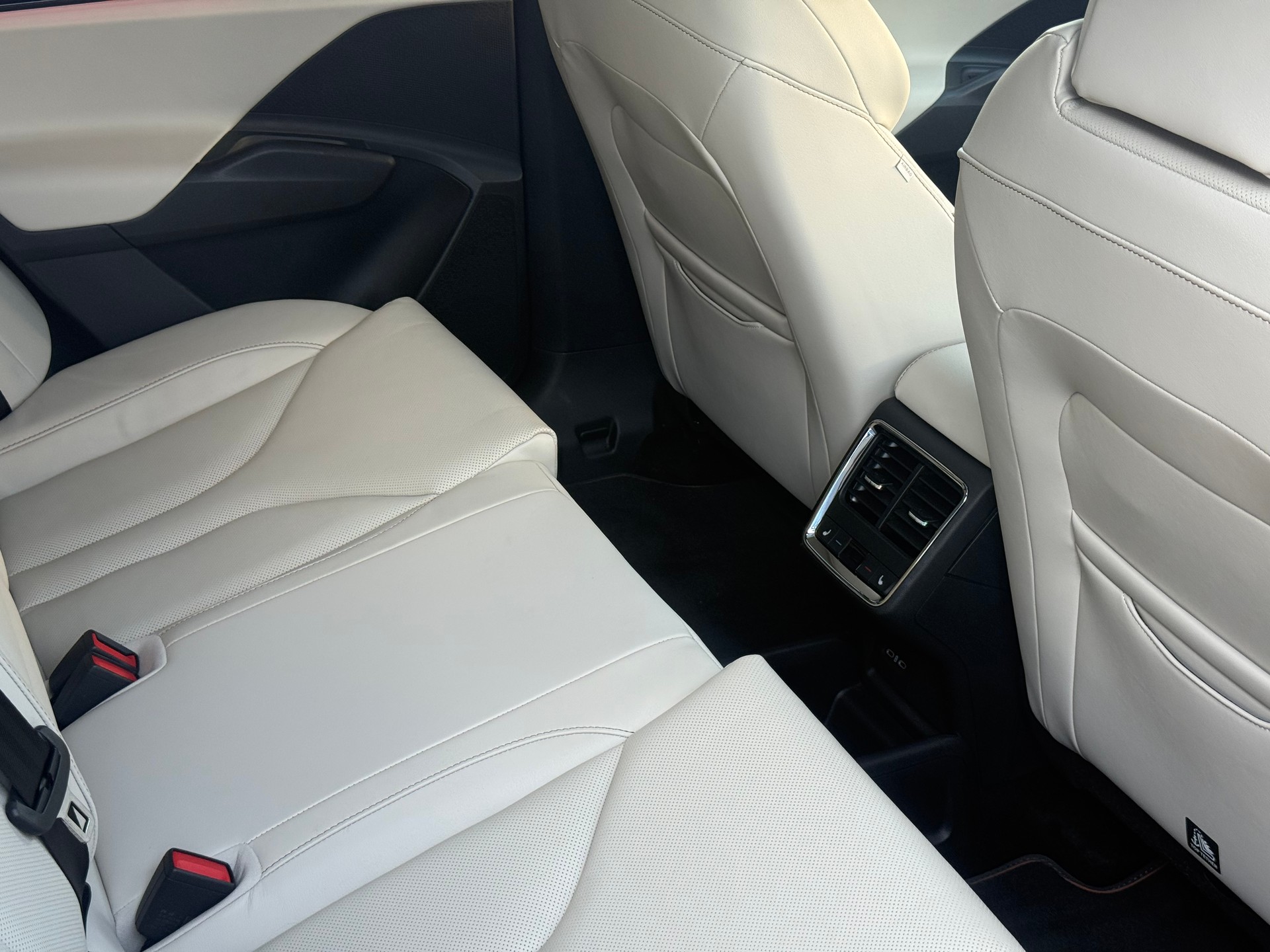 SKODA Enyaq 85x L&K 4x4-image-12