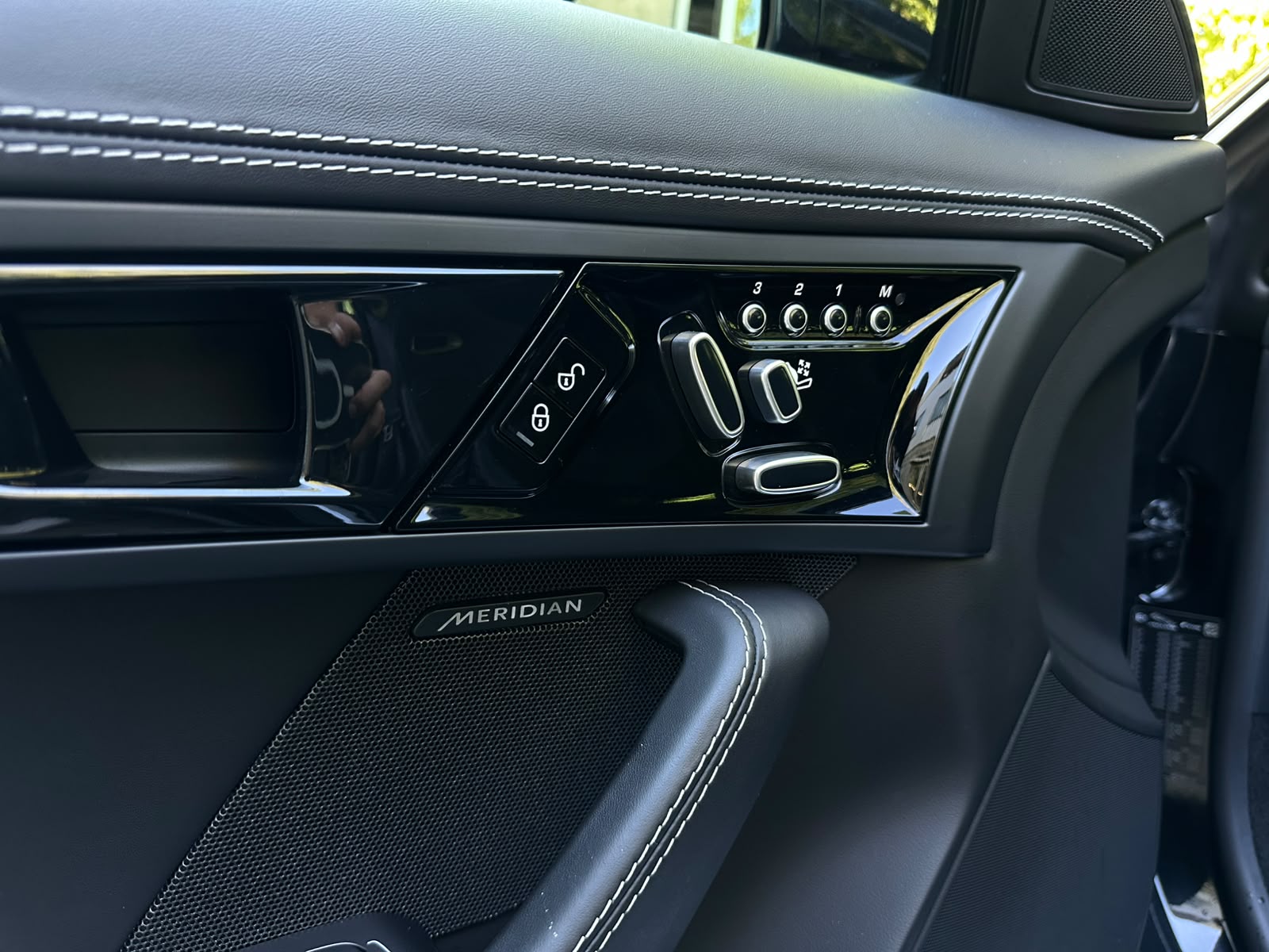 JAGUAR F-Type Coupé 3.0 V6 S/C 400 Sport AWD Automatik-image-12
