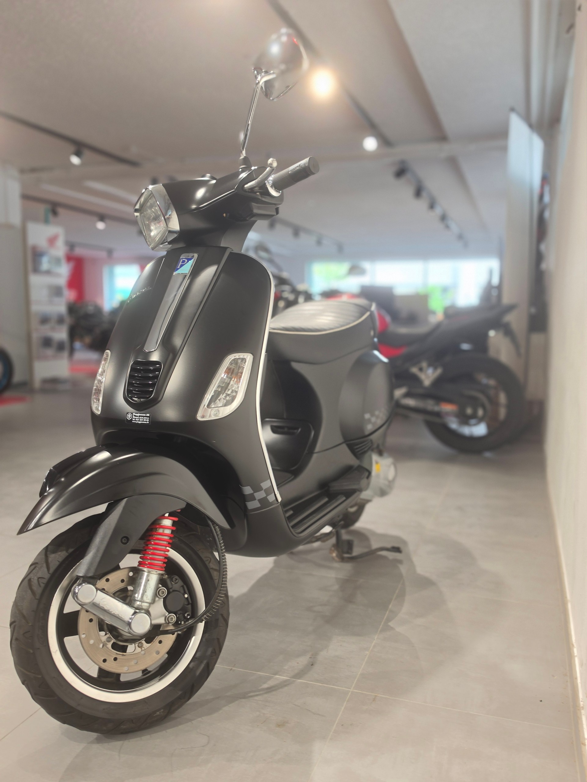 PIAGGIO Vespa 125 LXS i.e. Sport 3V-image-2