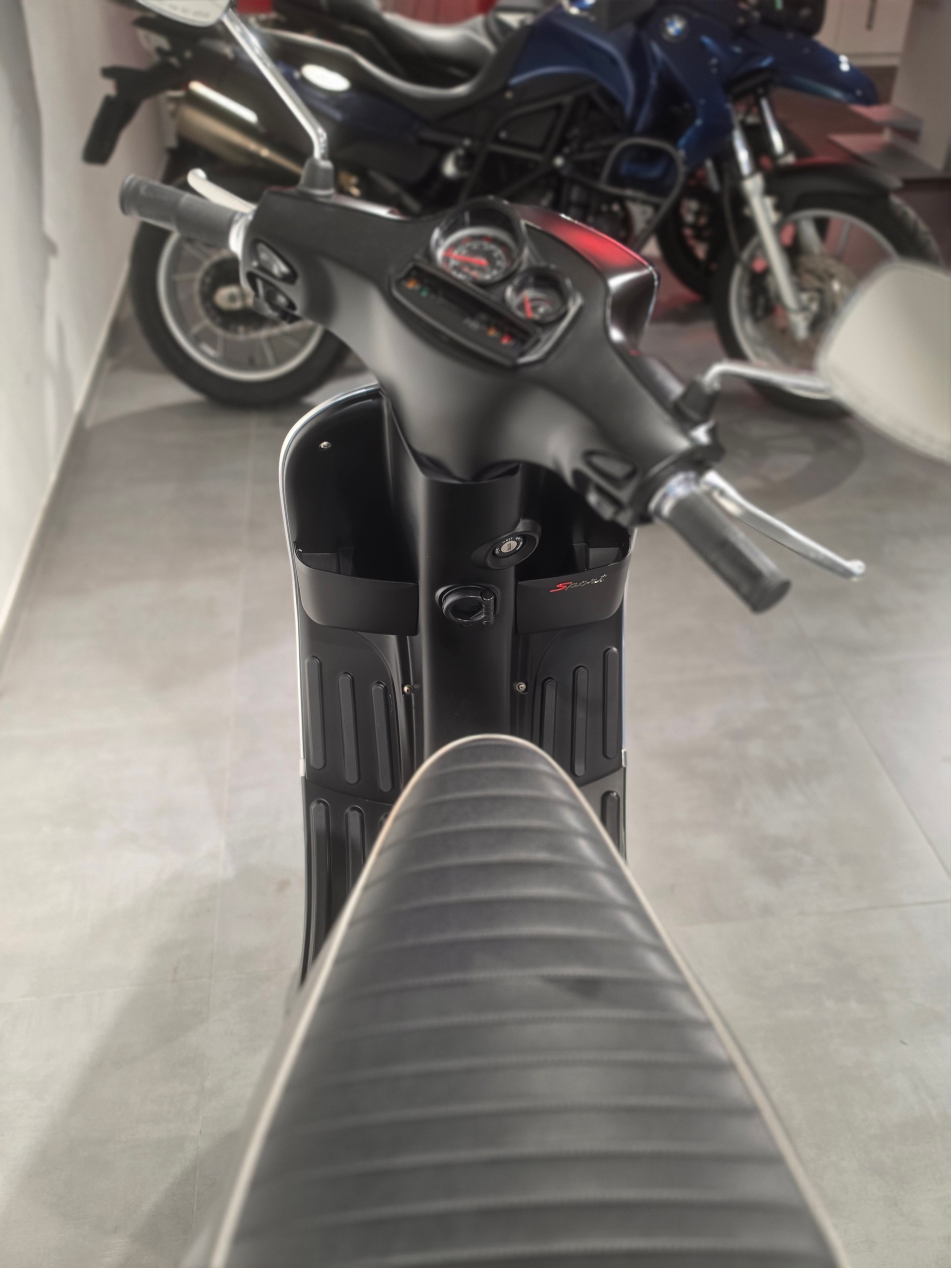 PIAGGIO Vespa 125 LXS i.e. Sport 3V-image-6