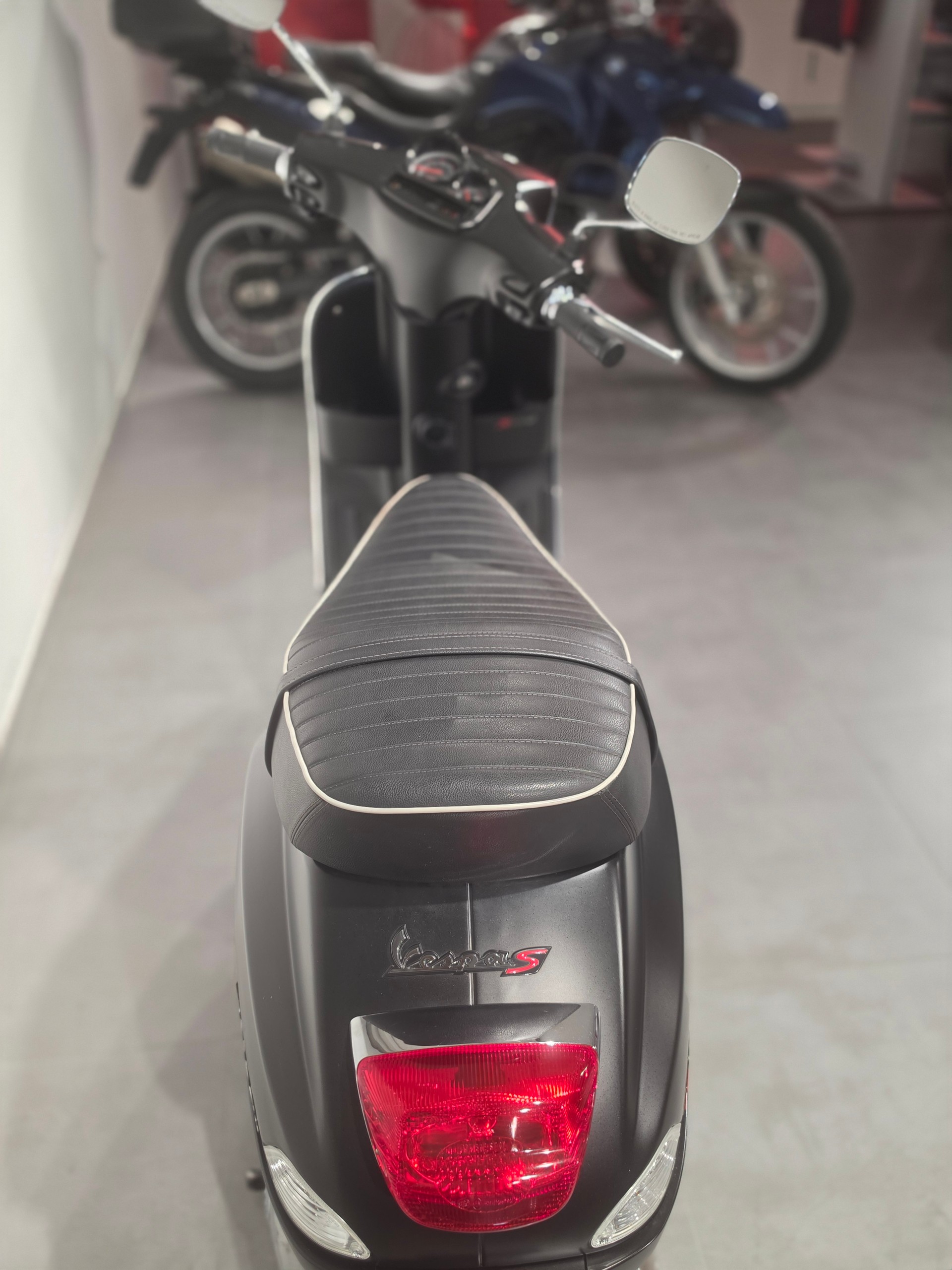 PIAGGIO Vespa 125 LXS i.e. Sport 3V-image-5