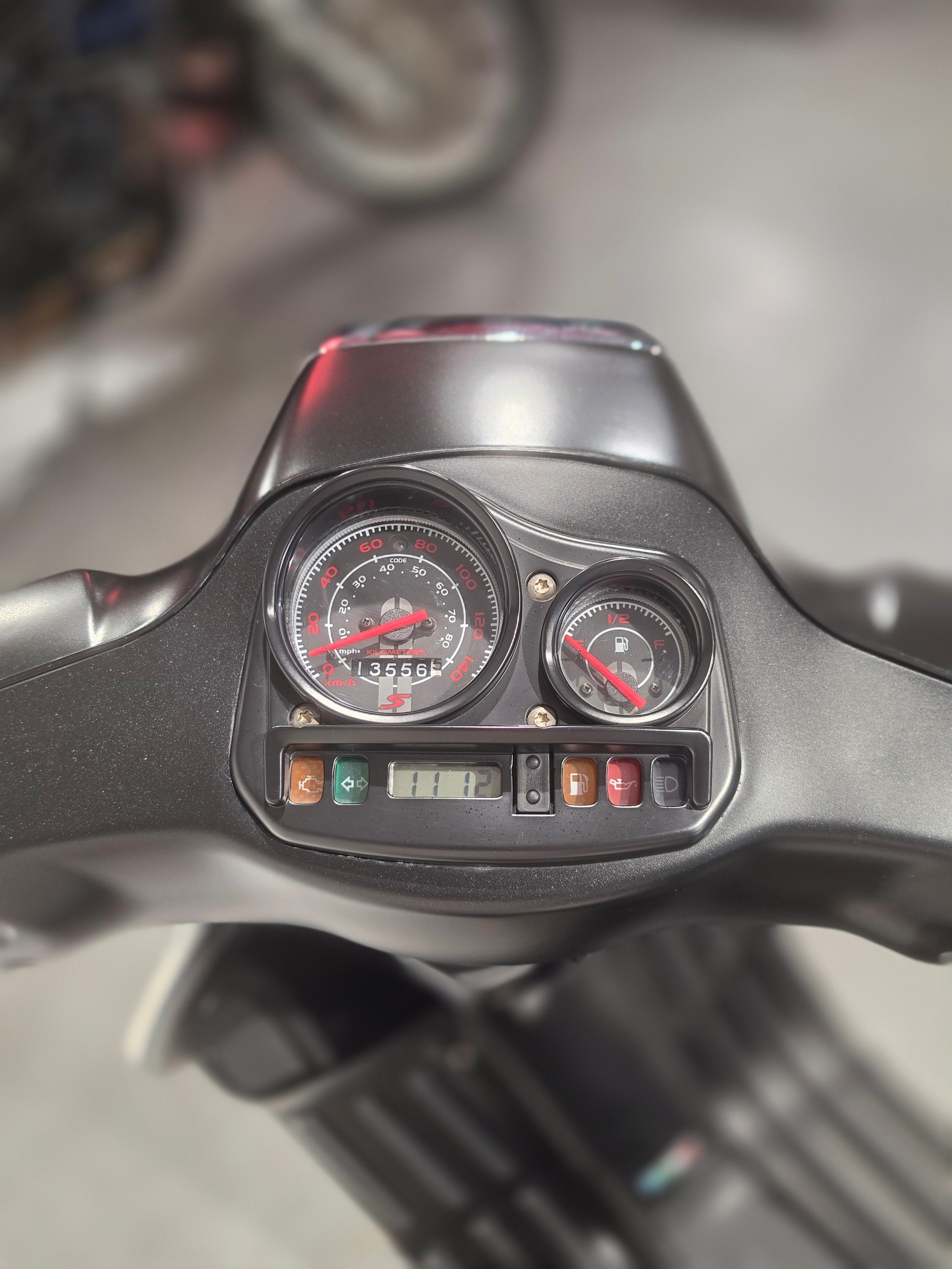 PIAGGIO Vespa 125 LXS i.e. Sport 3V-image-7