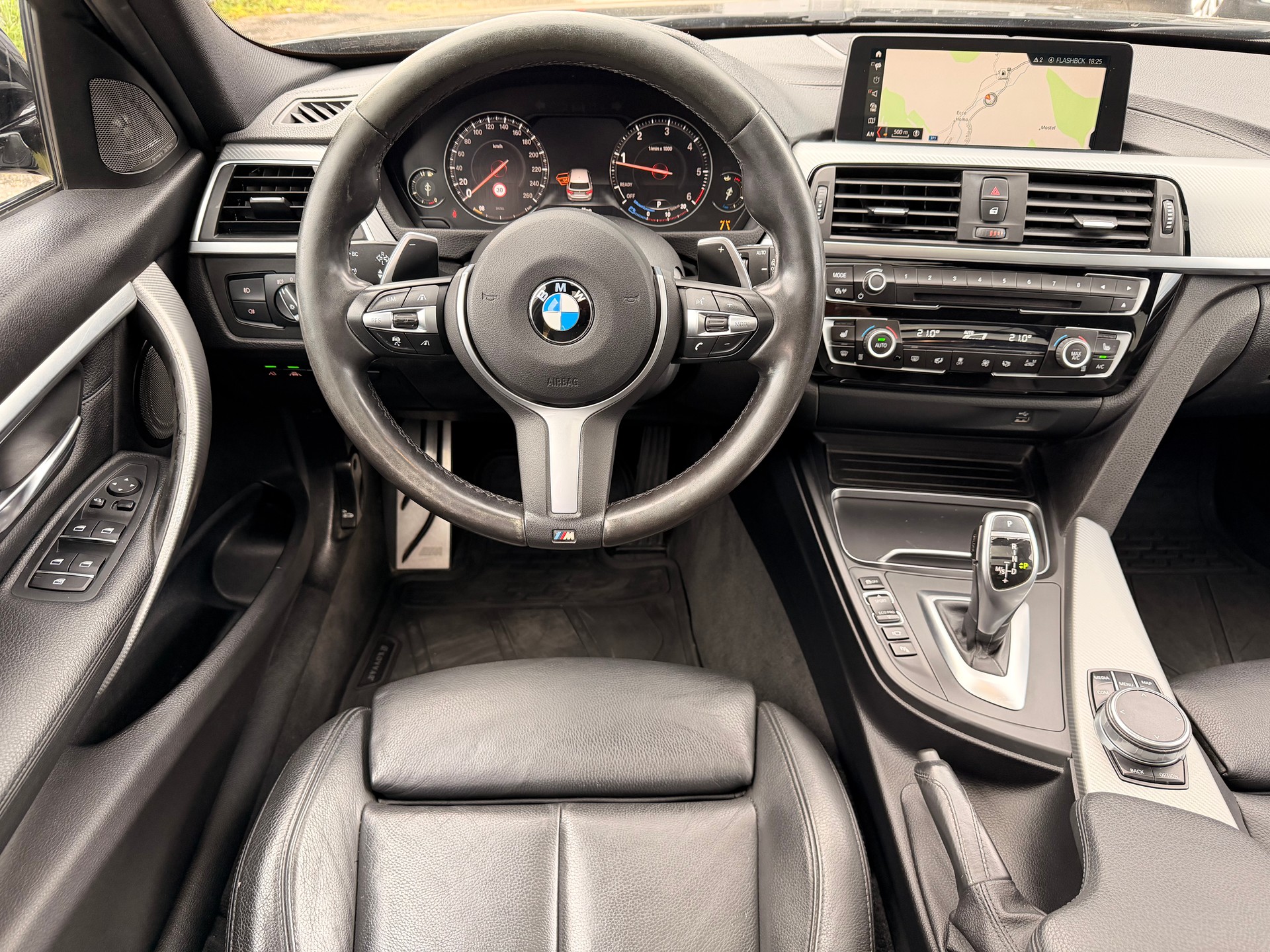 BMW 330d xDrive Touring Edition M Sport Steptronic-image-11