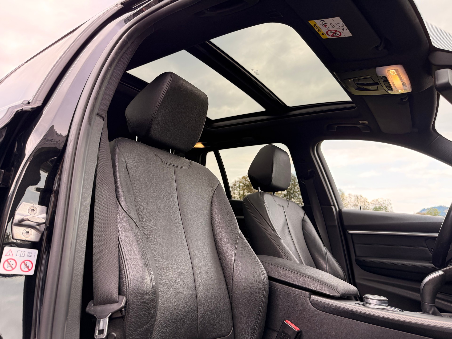 BMW 330d xDrive Touring Edition M Sport Steptronic-image-18