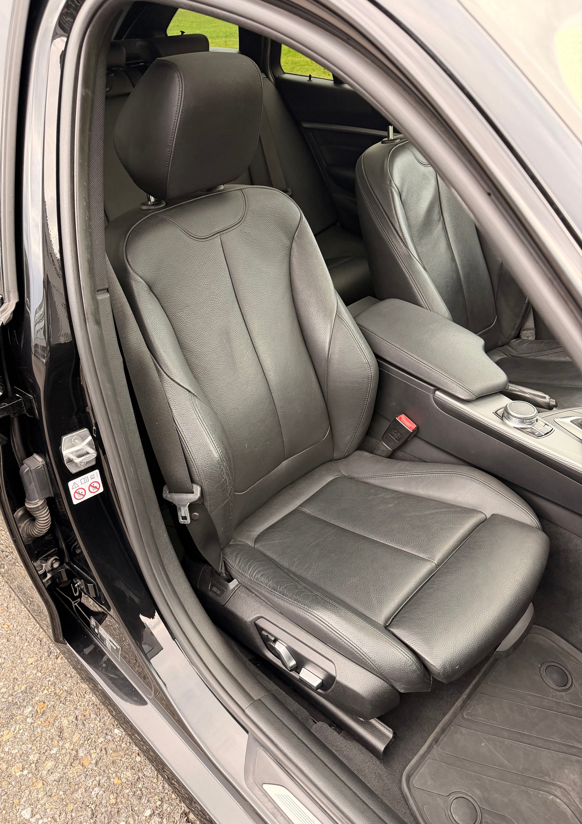 BMW 330d xDrive Touring Edition M Sport Steptronic-image-16