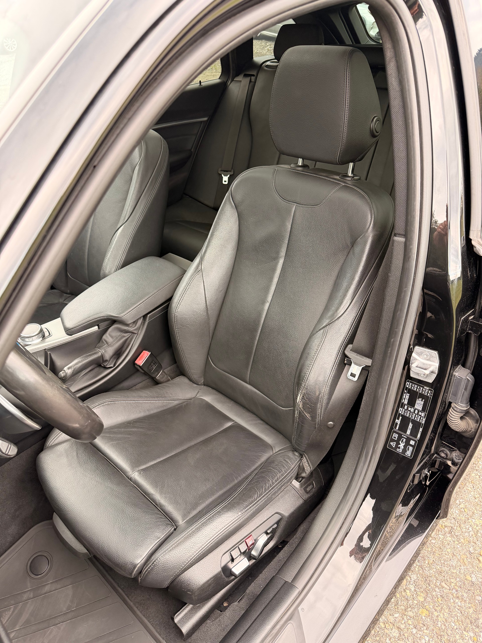 BMW 330d xDrive Touring Edition M Sport Steptronic-image-10