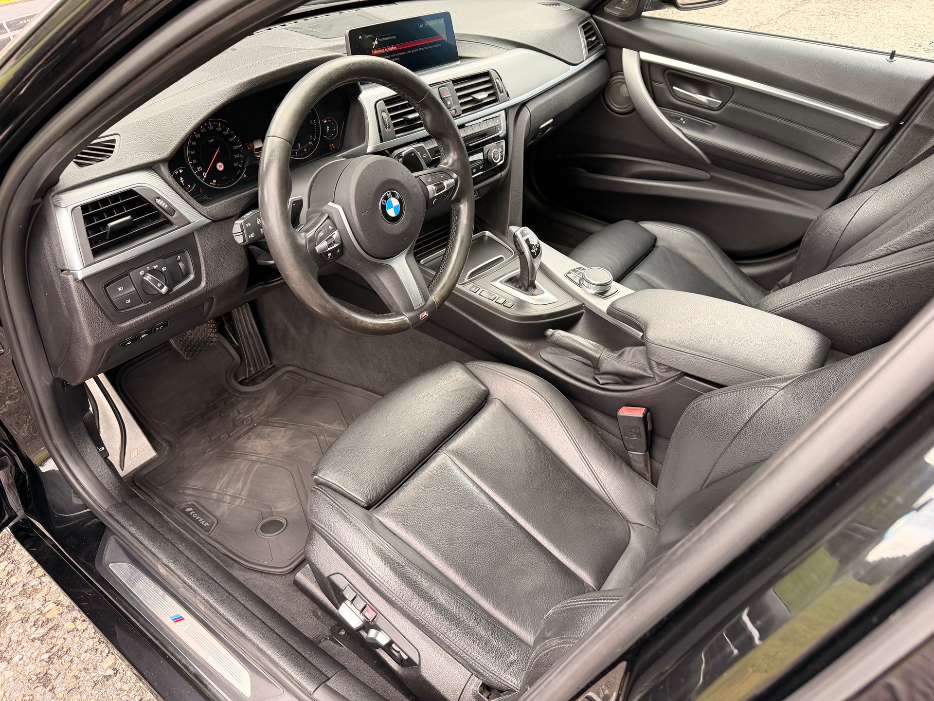 BMW 330d xDrive Touring Edition M Sport Steptronic-image-8