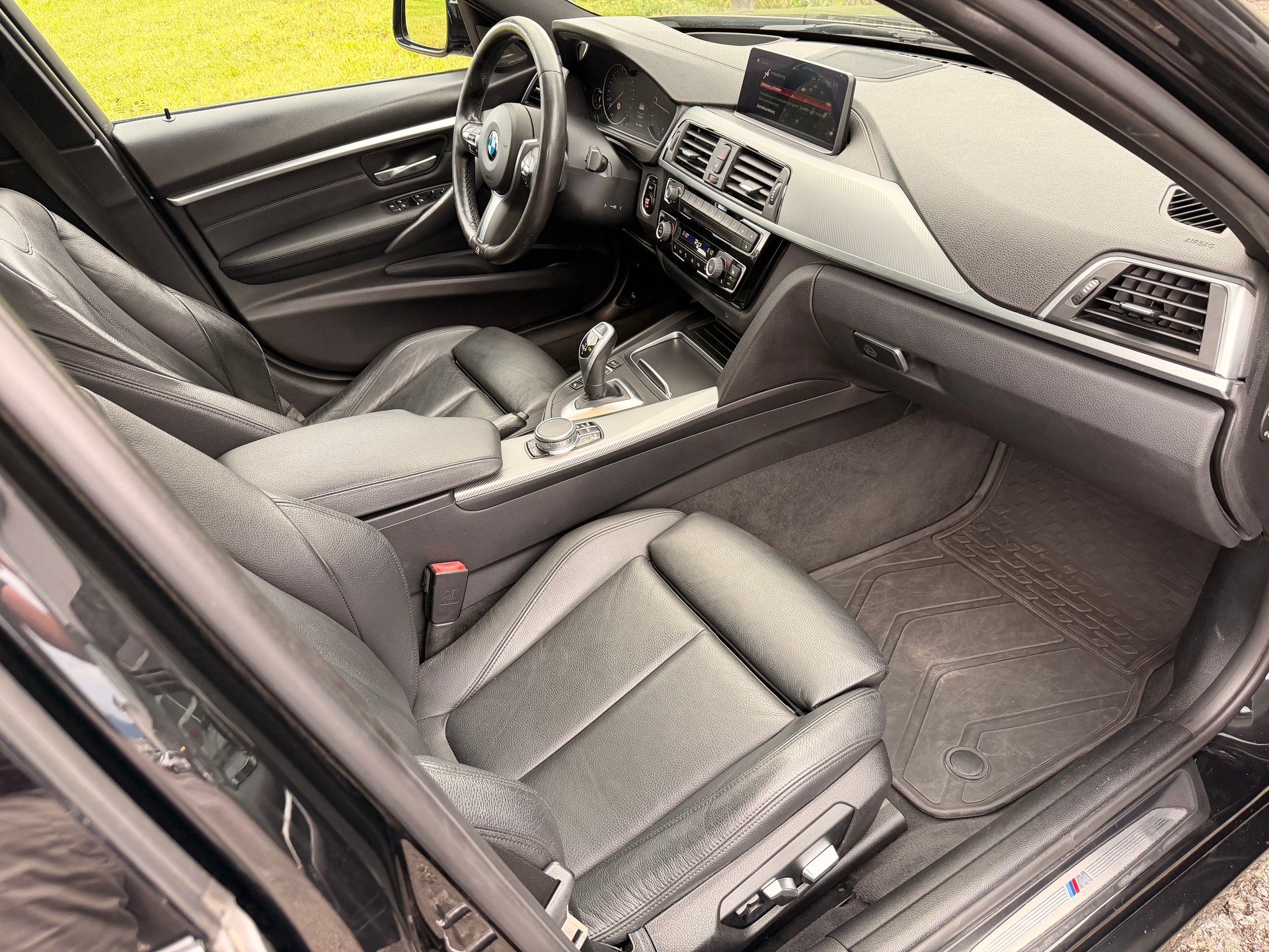 BMW 330d xDrive Touring Edition M Sport Steptronic-image-14