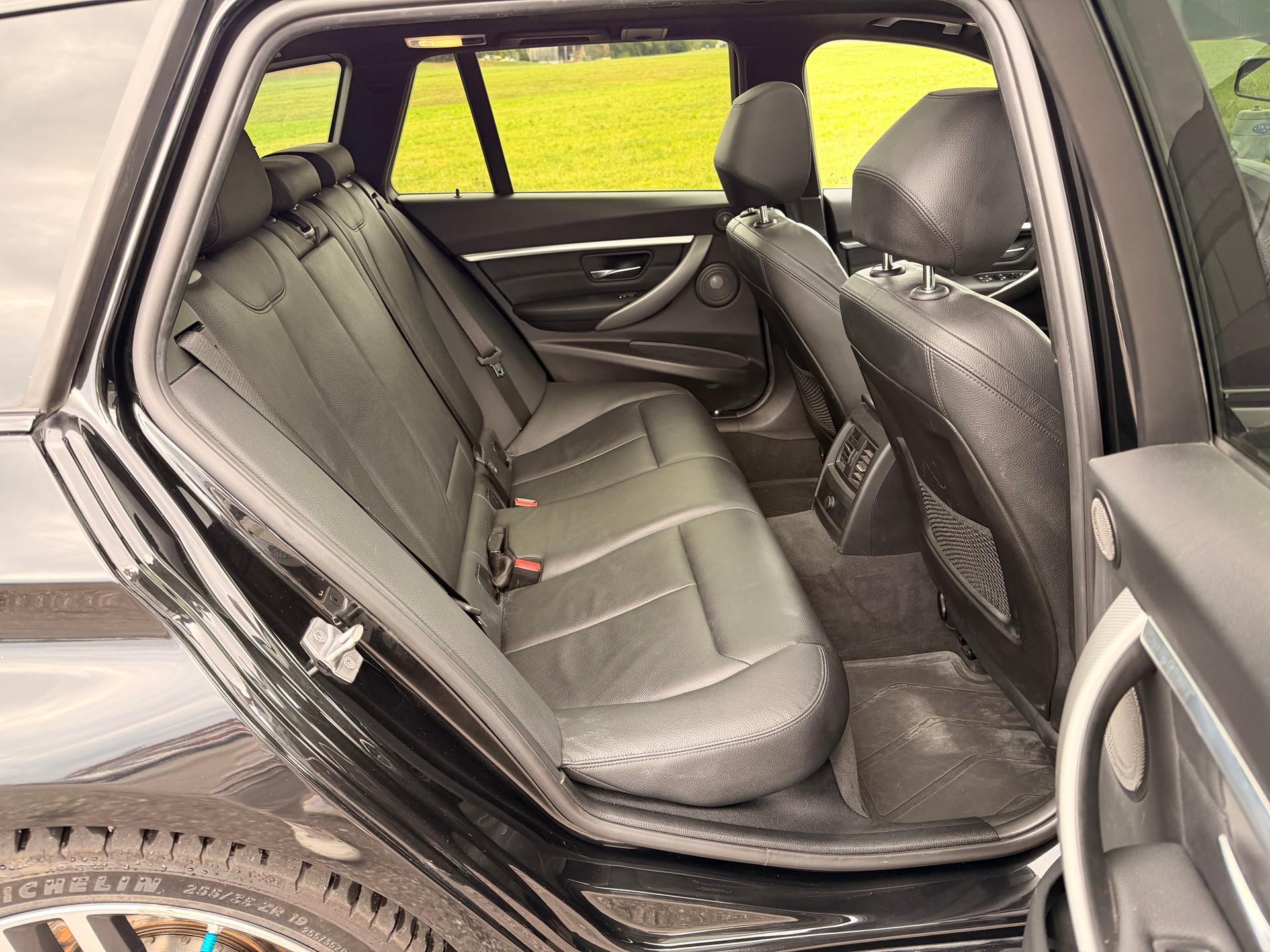 BMW 330d xDrive Touring Edition M Sport Steptronic-image-17
