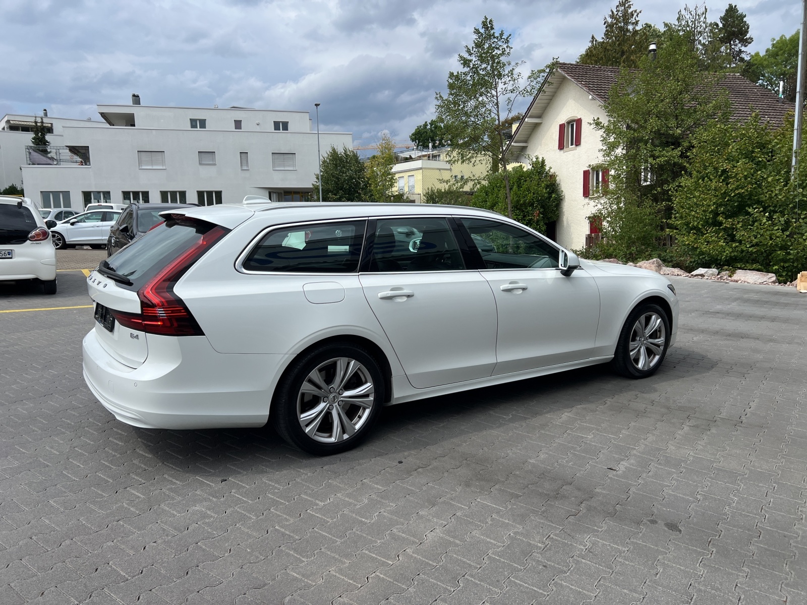VOLVO V90 B4 Benzin Mild Hybrid Momentum Geartronic-showroom-element-3
