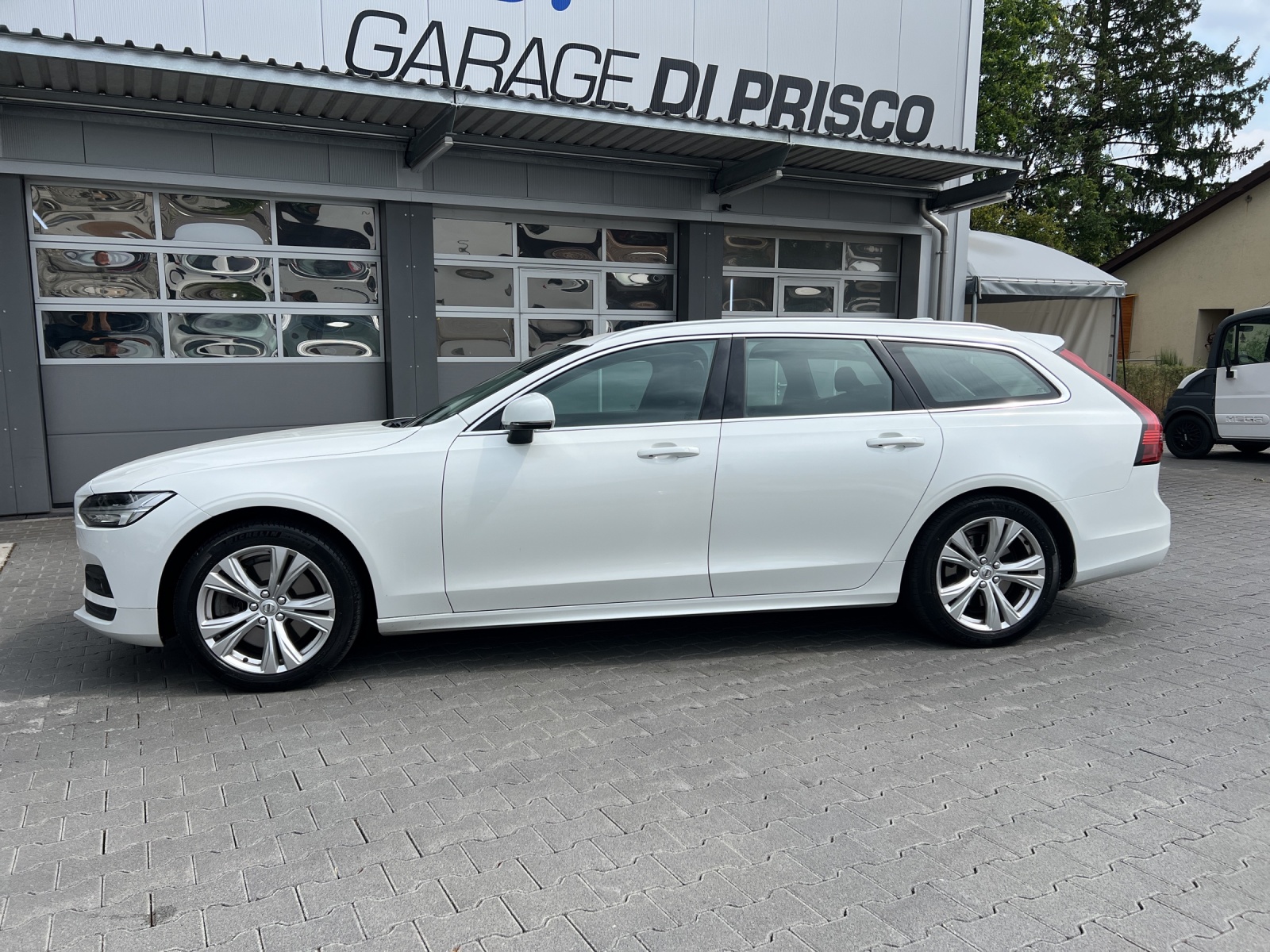 VOLVO V90 B4 Benzin Mild Hybrid Momentum Geartronic-showroom-element-1