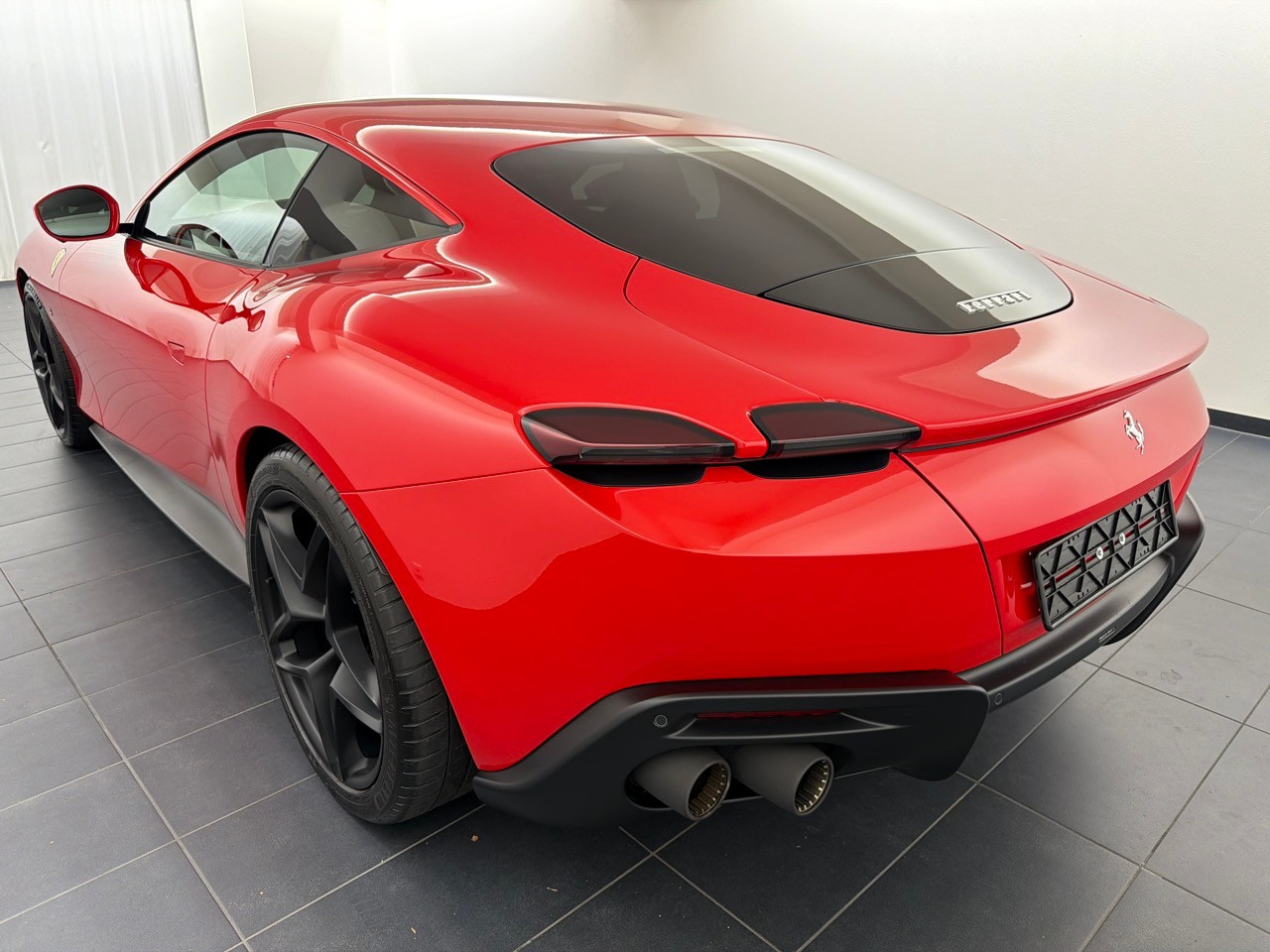 FERRARI Roma 3.9 V8 T-showroom-element-1