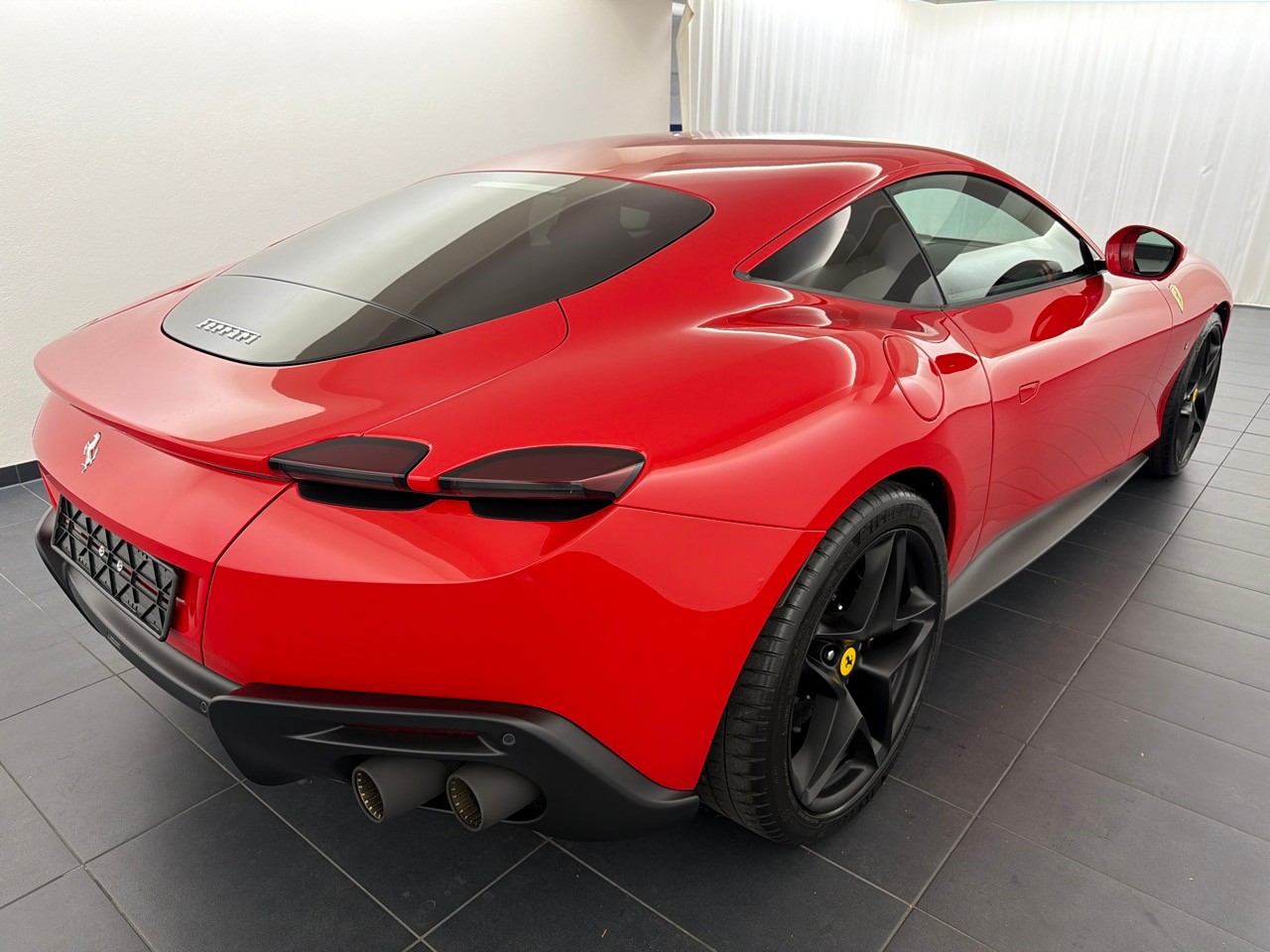FERRARI Roma 3.9 V8 T-showroom-element-2