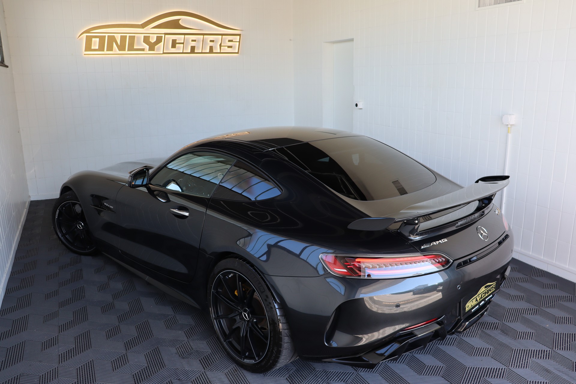 MERCEDES-BENZ AMG GT R Speedshift DCT-image-9