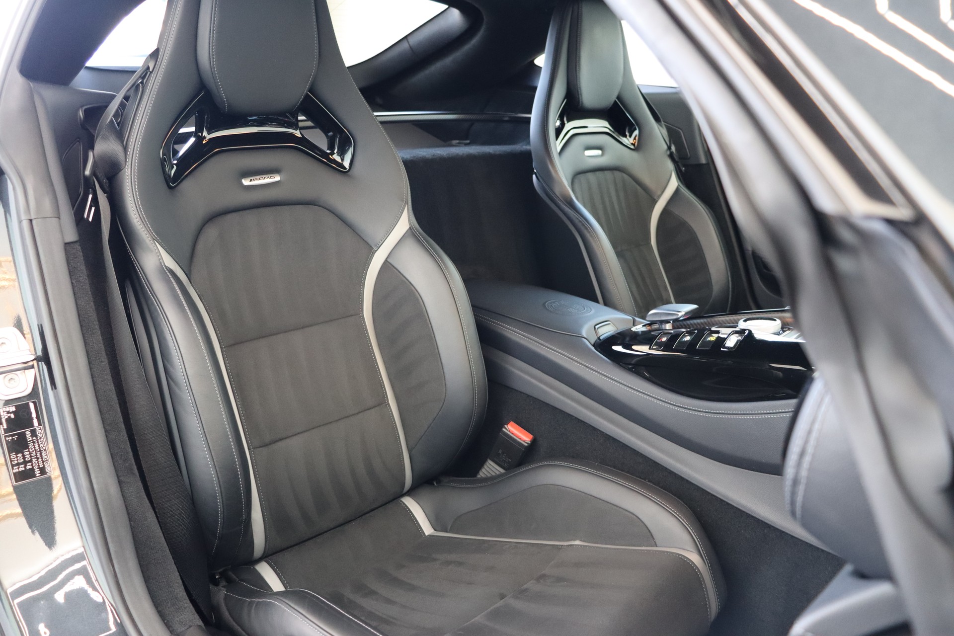 MERCEDES-BENZ AMG GT R Speedshift DCT-image-16