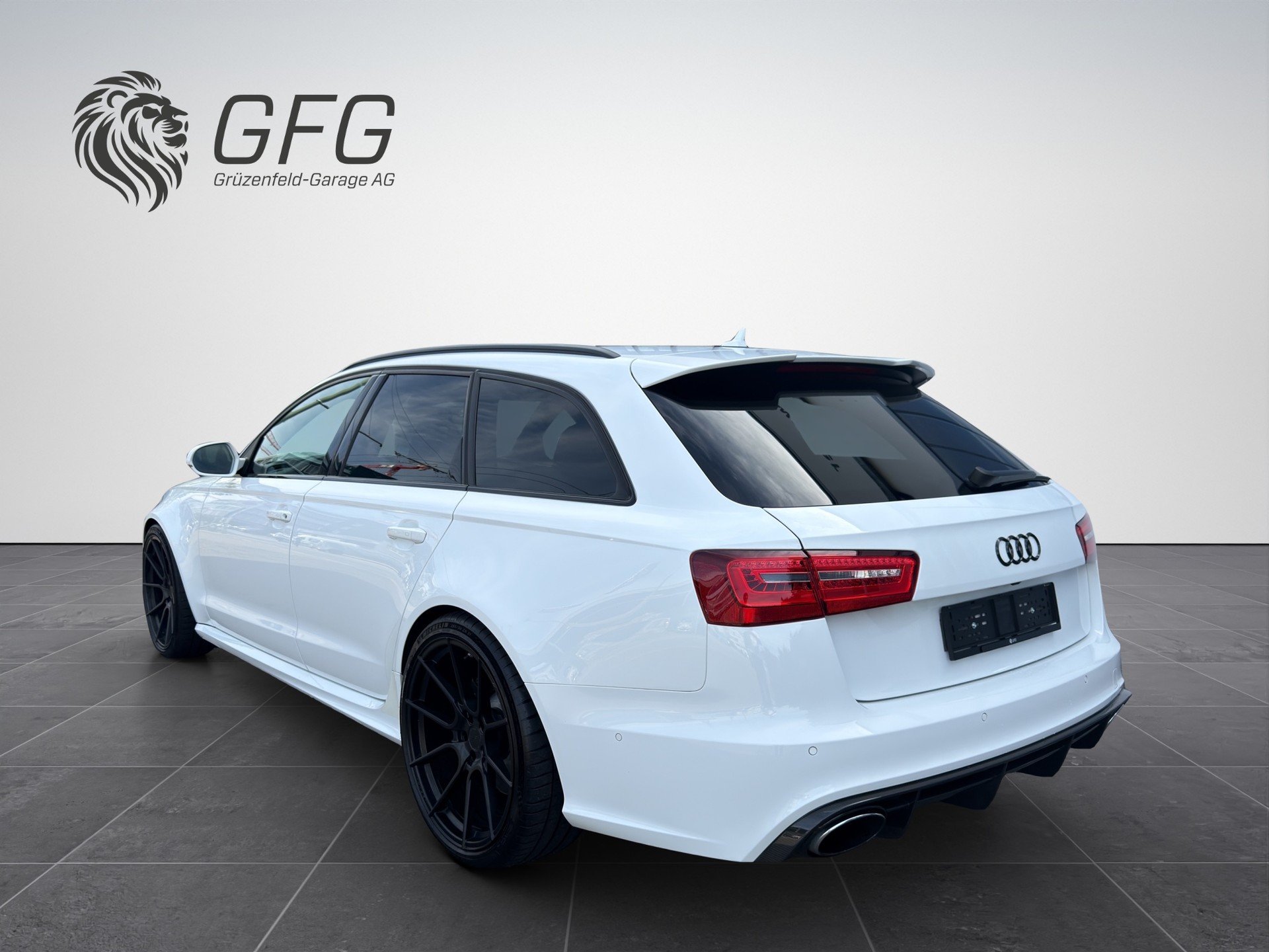 AUDI RS6 Avant 4.0 V8 TFSI quattro T-Tronic-showroom-element-3