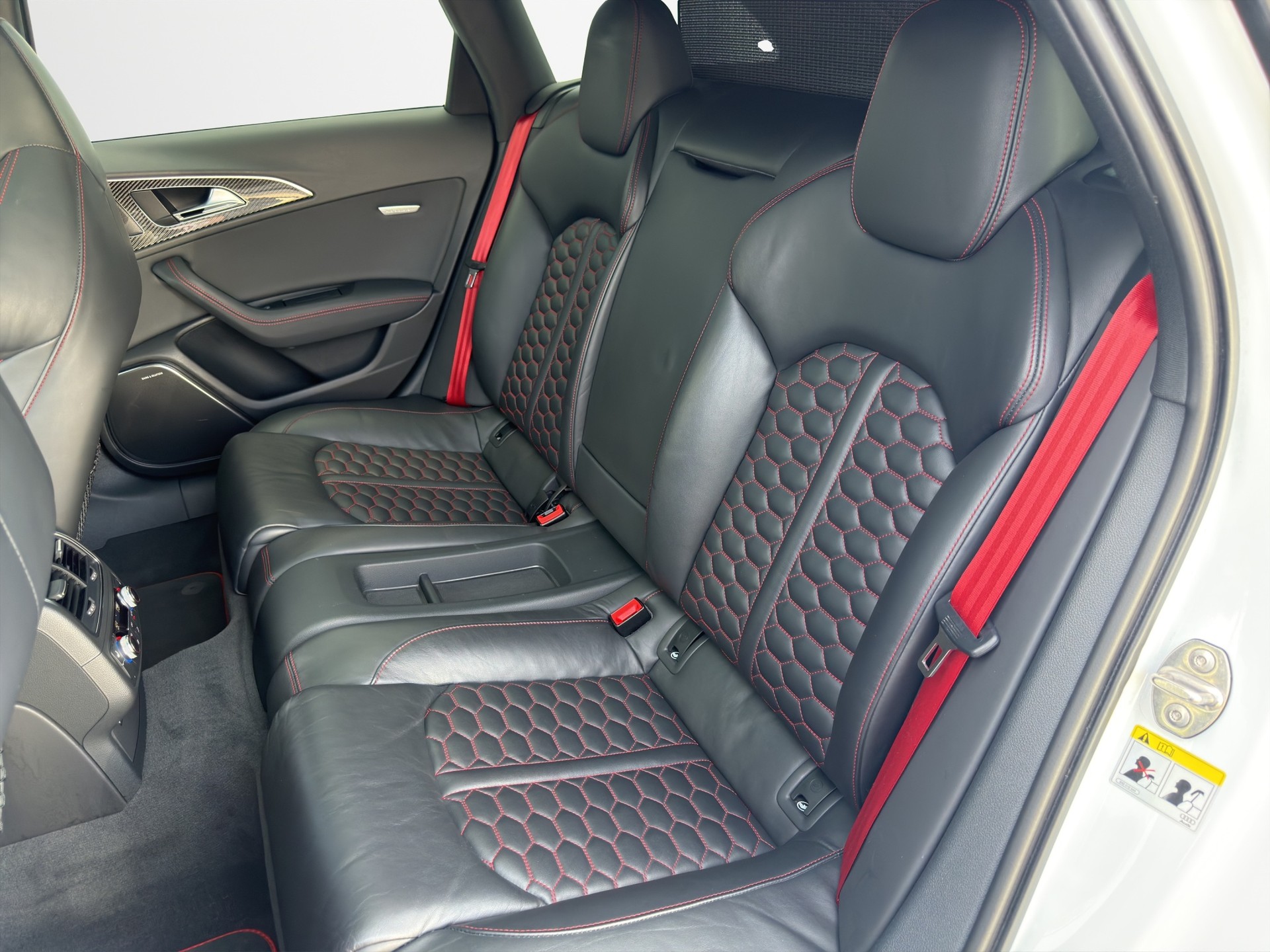 AUDI RS6 Avant 4.0 V8 TFSI quattro T-Tronic-image-7