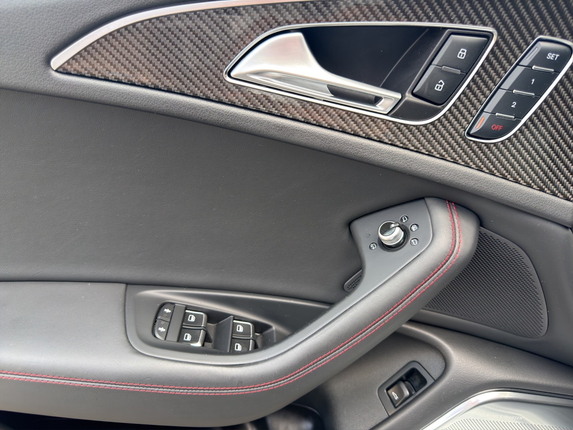 AUDI RS6 Avant 4.0 V8 TFSI quattro T-Tronic-image-13
