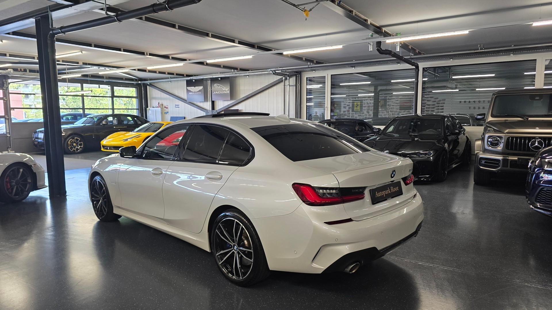 BMW 330e Steptronic M Sport-image-7