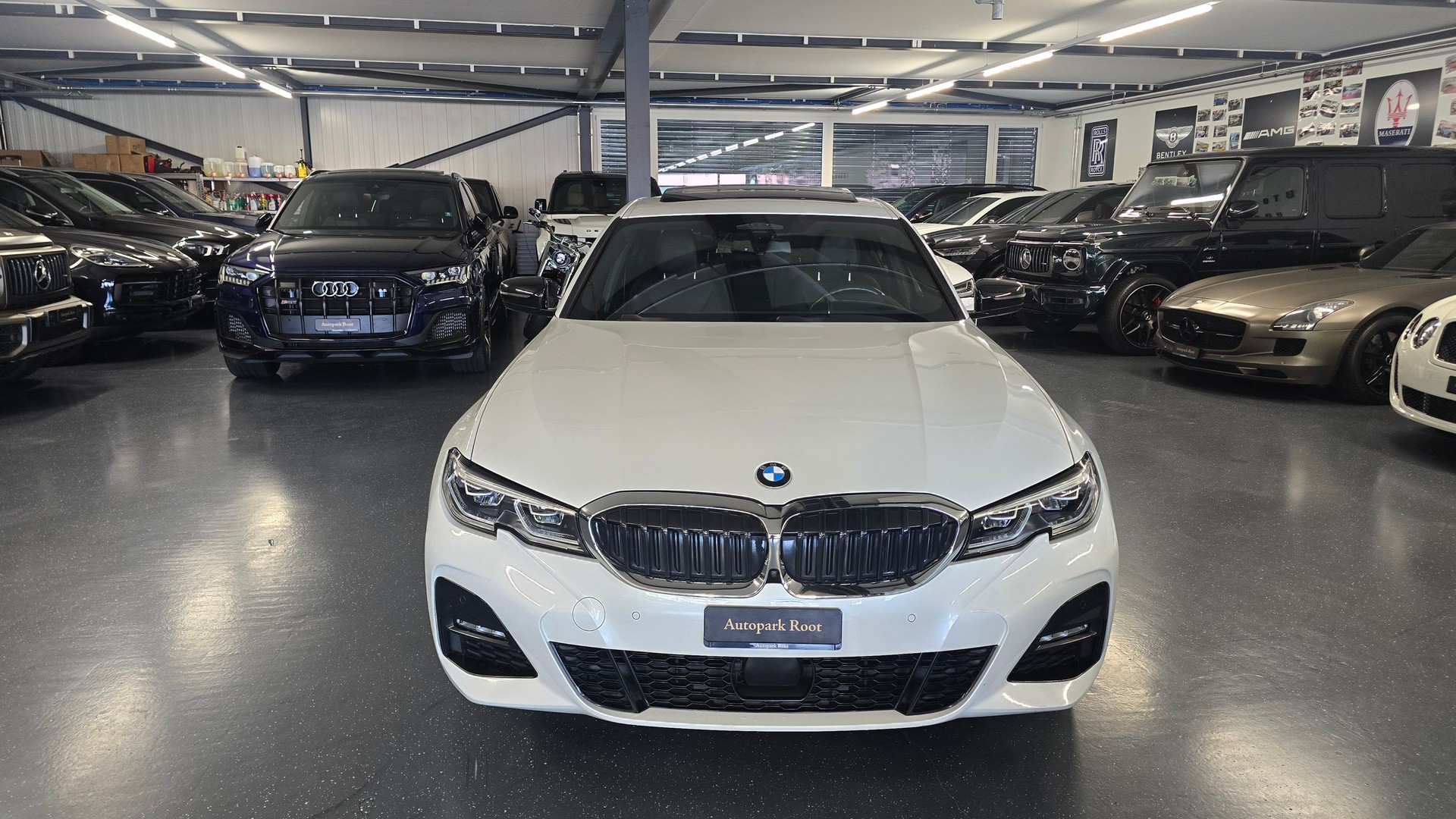 BMW 330e Steptronic M Sport-showroom-element-2