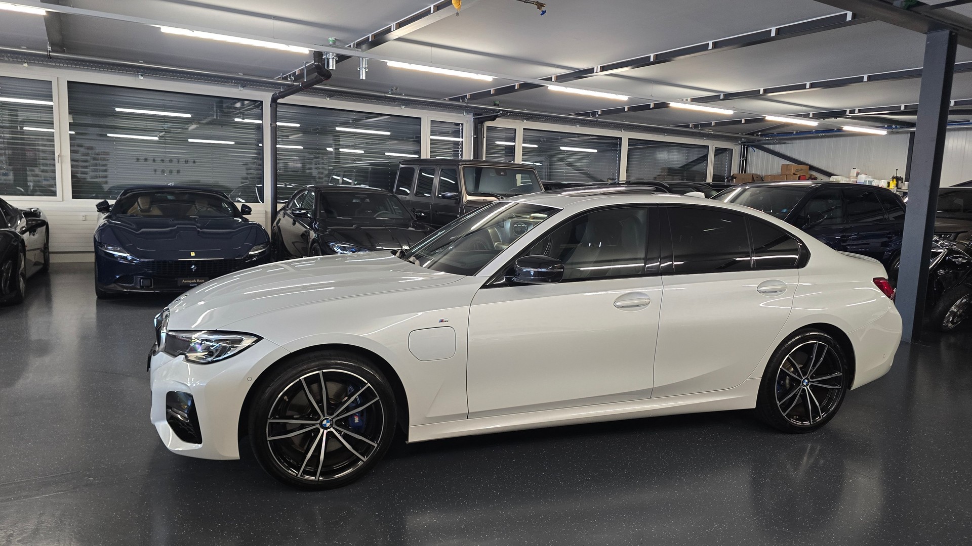 BMW 330e Steptronic M Sport-image-9