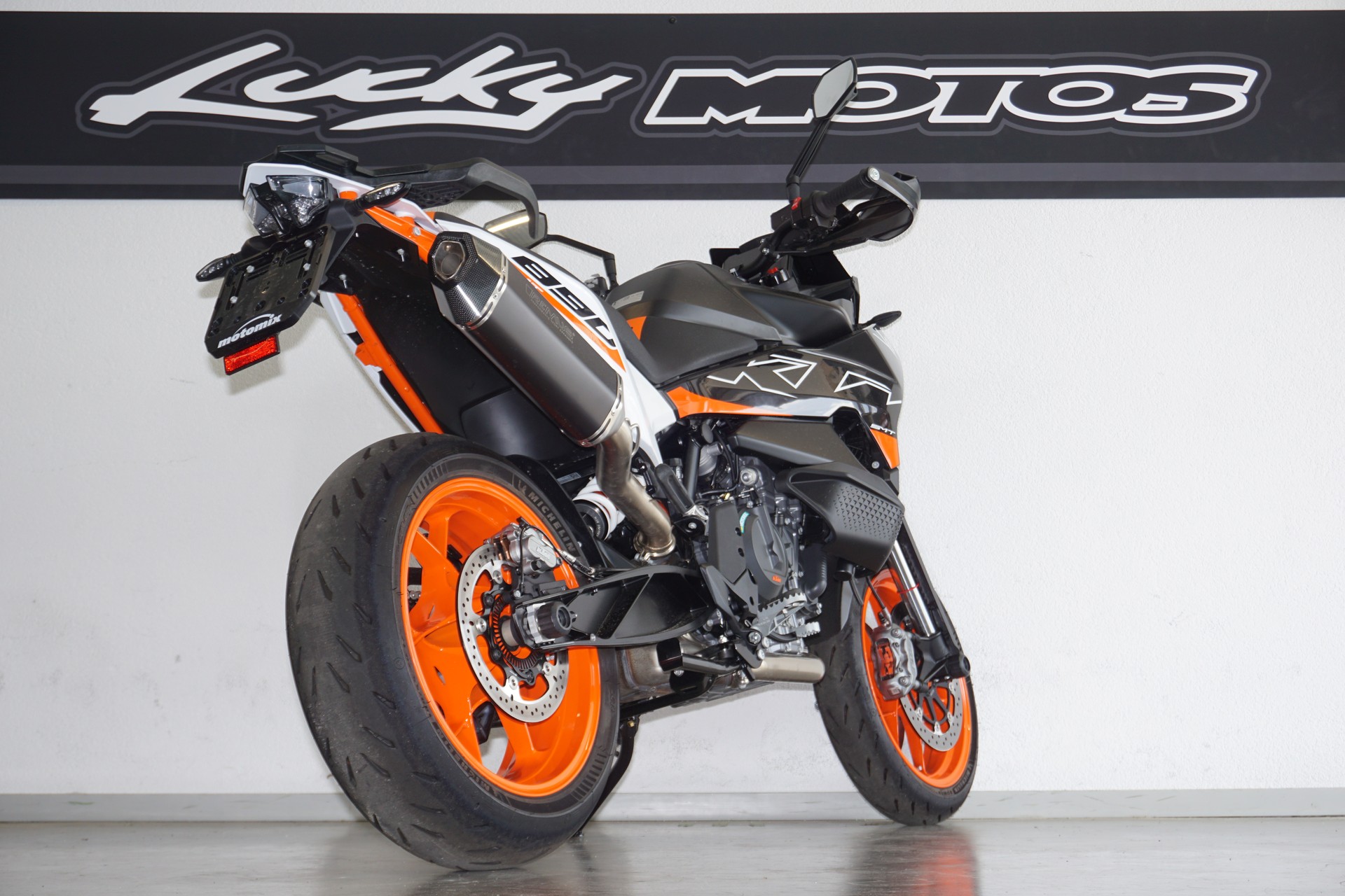 KTM 890 SMT-image-1