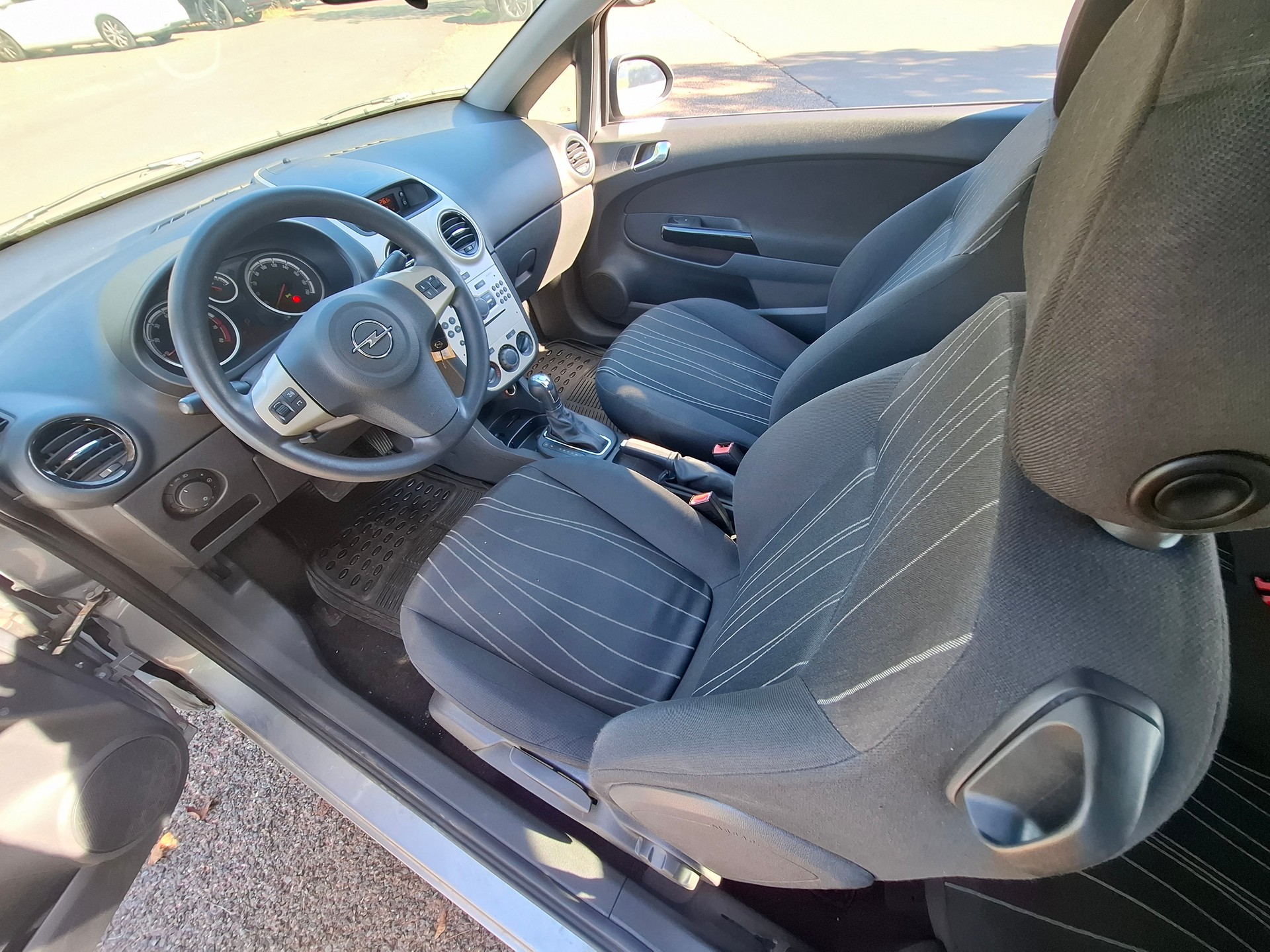 OPEL Corsa 1.4 TP Enjoy-image-9