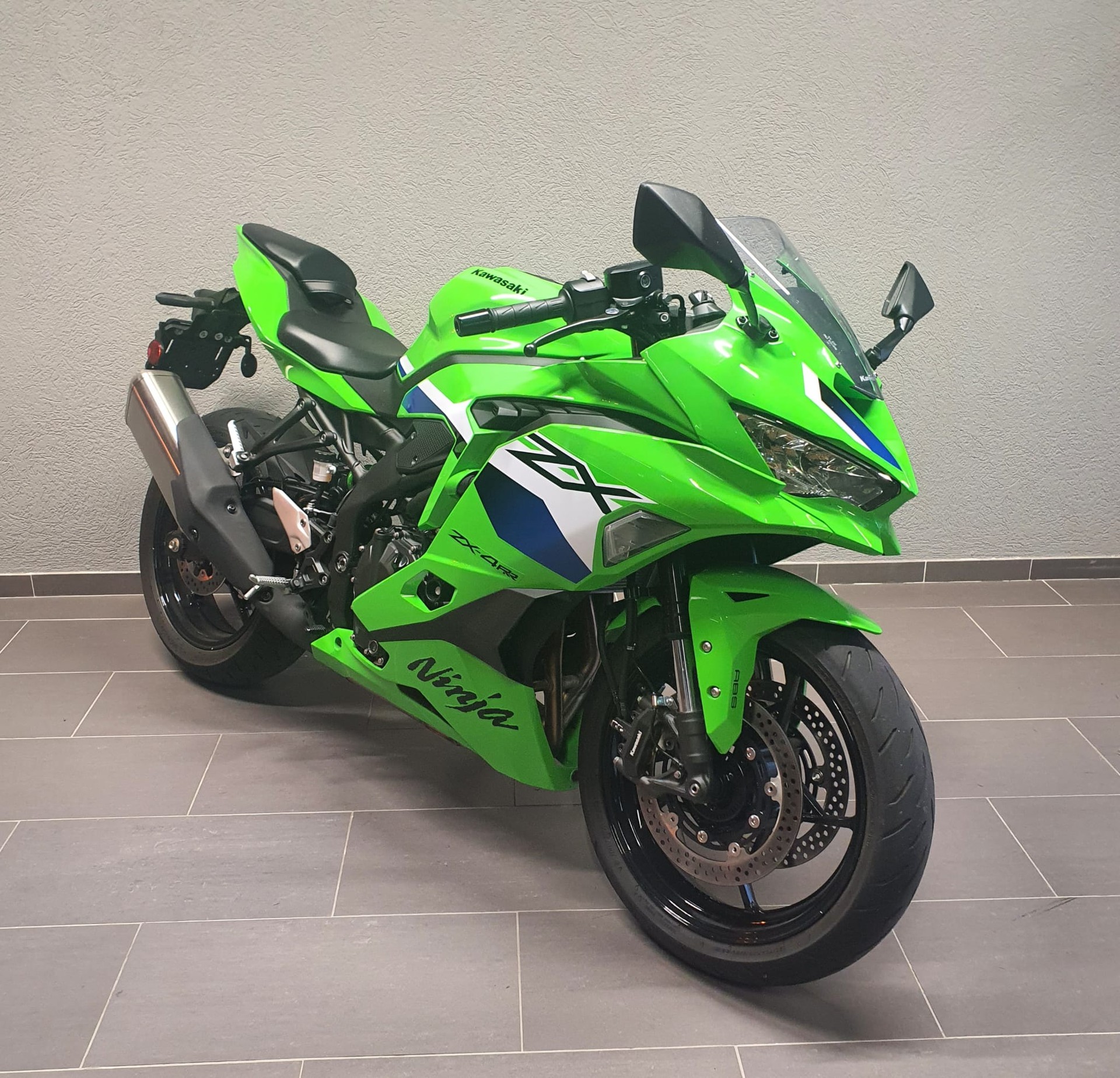KAWASAKI Ninja ZX-4RR-image-0