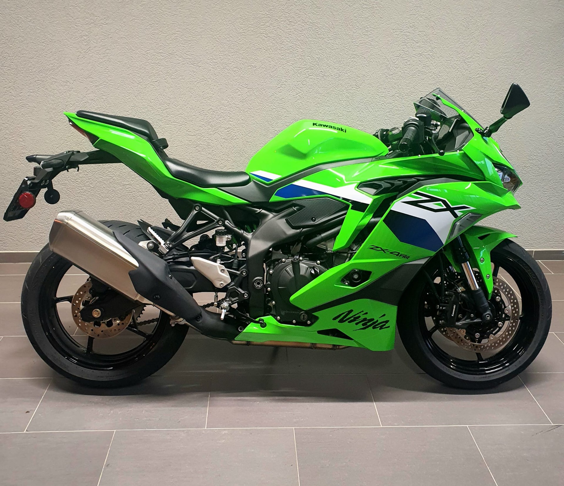 KAWASAKI Ninja ZX-4RR-image-1
