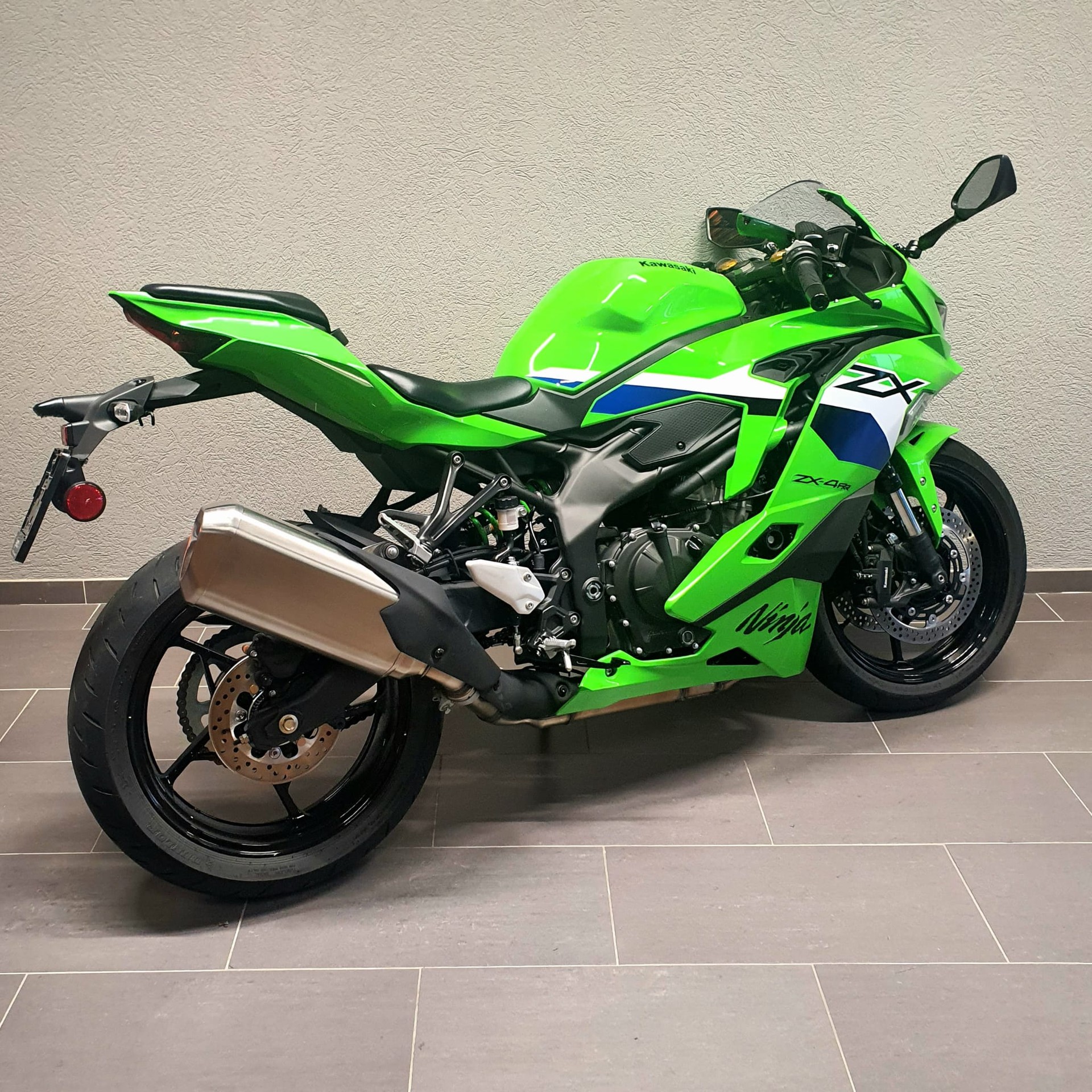 KAWASAKI Ninja ZX-4RR-image-2