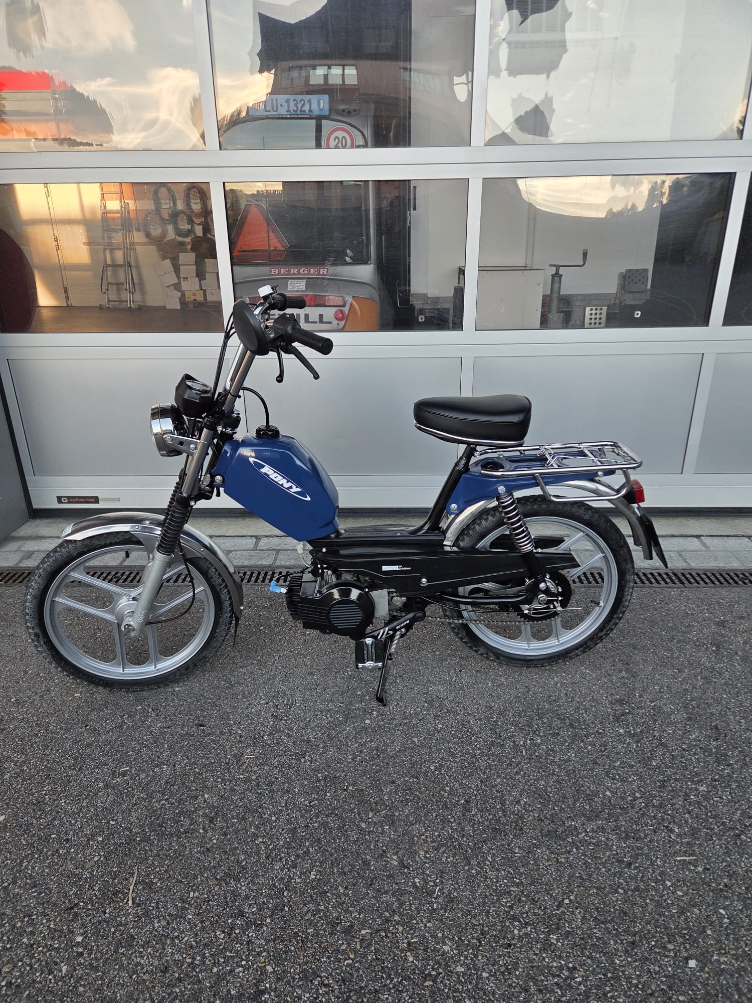 PONY GTX 521 ab grossem Service vom Fachhändler-image-1