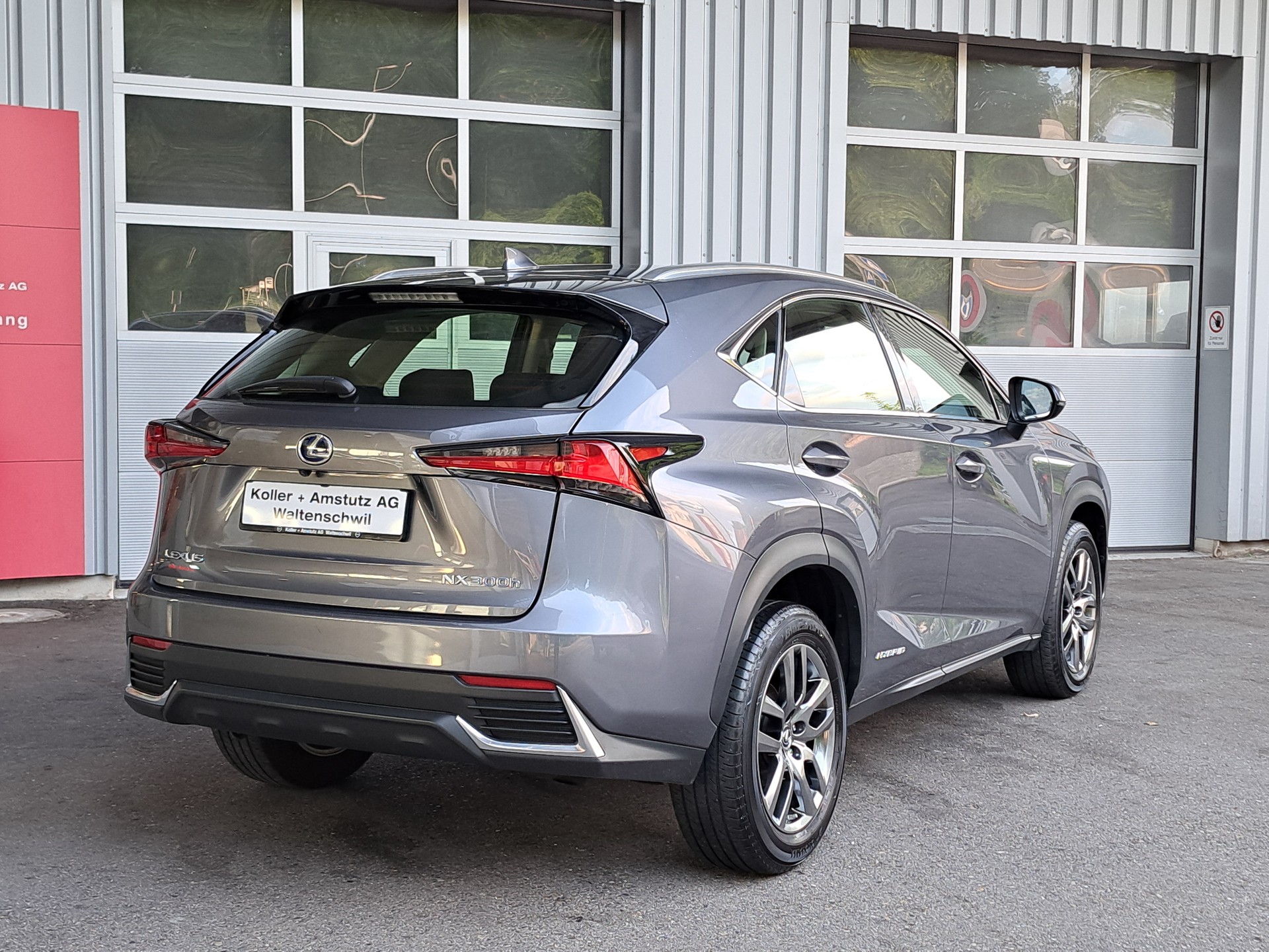 LEXUS NX 300h Comfort E-Four Automatic-image-5