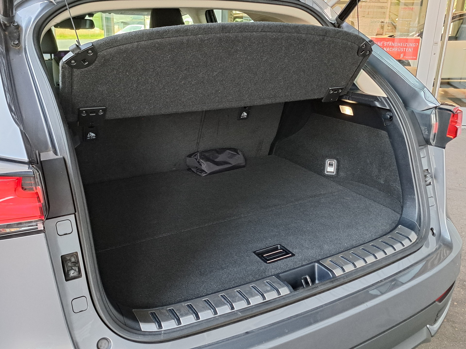 LEXUS NX 300h Comfort E-Four Automatic-image-12