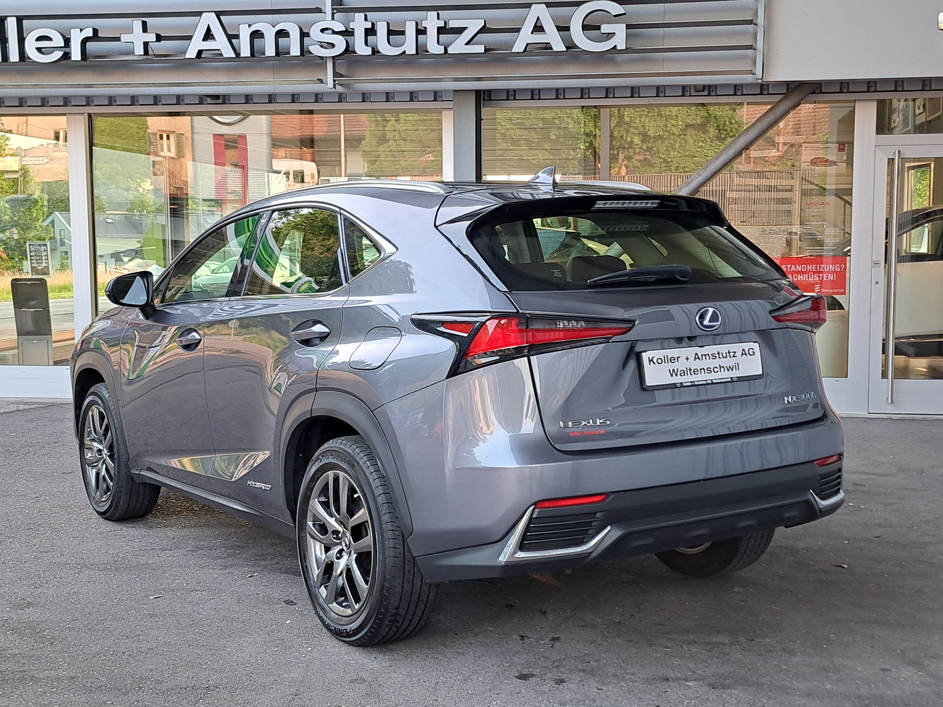 LEXUS NX 300h Comfort E-Four Automatic-image-6