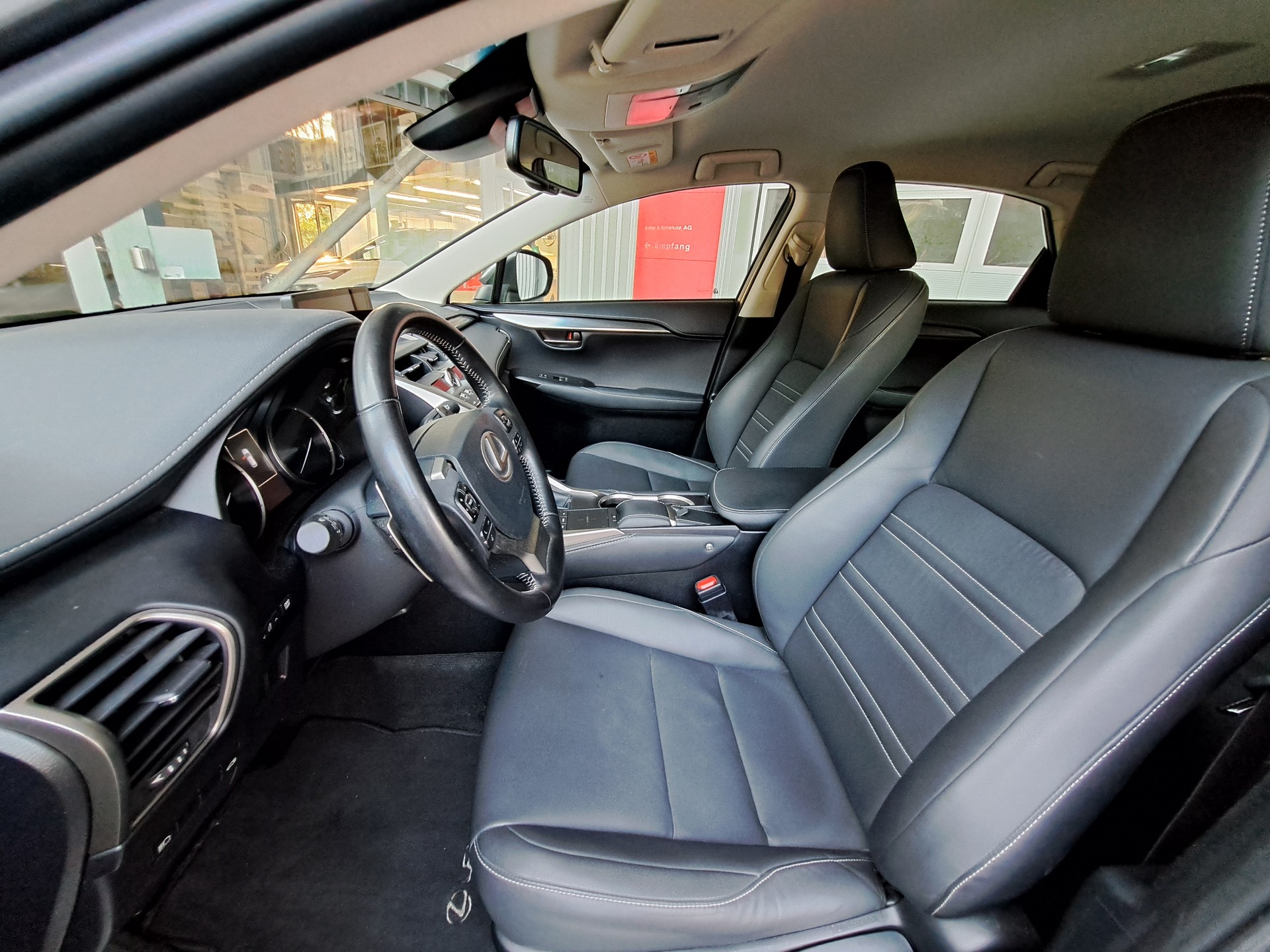 LEXUS NX 300h Comfort E-Four Automatic-image-10