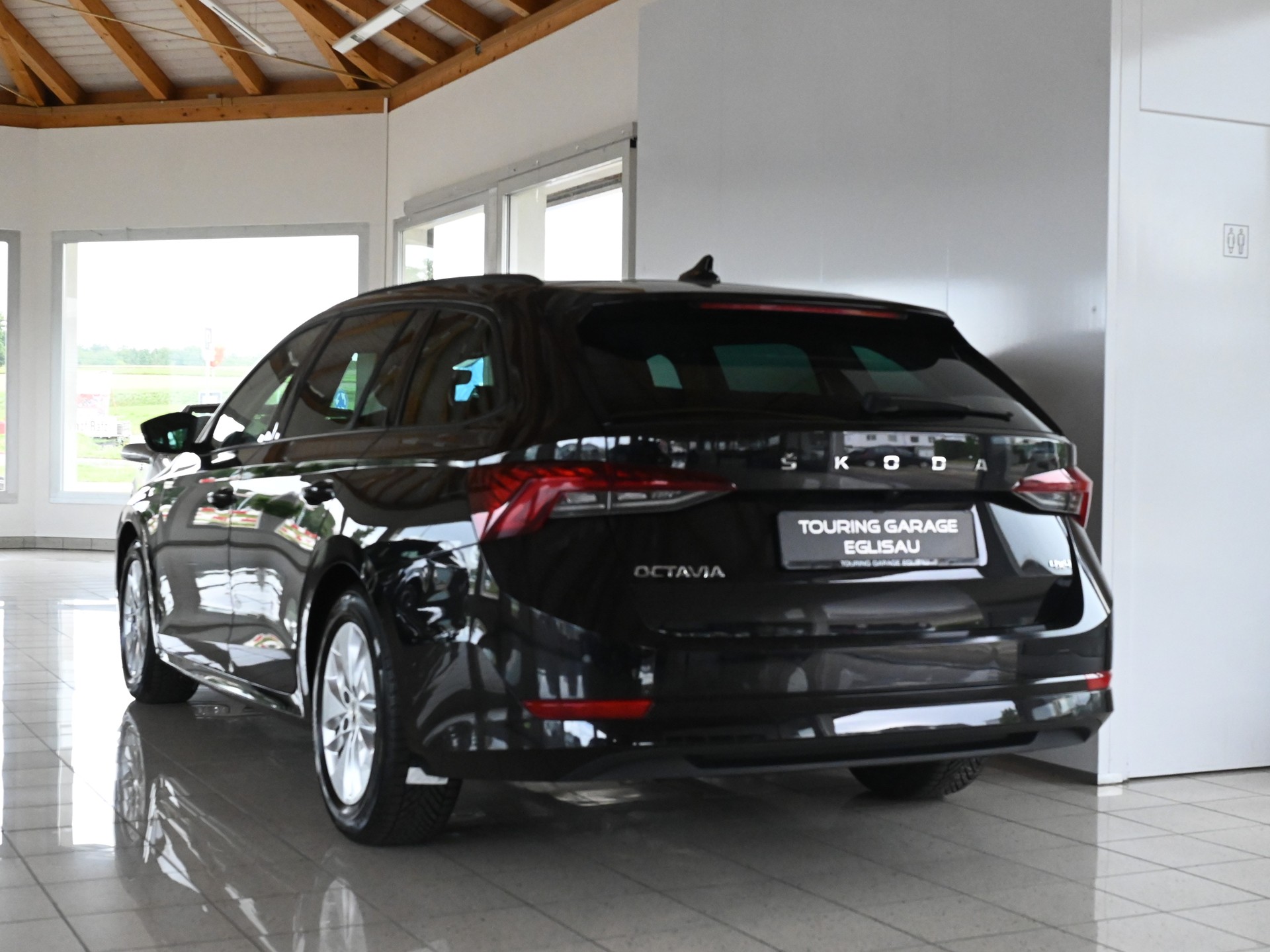 SKODA Octavia Combi 2.0 TDI Ambition 4x4 DSG-image-5