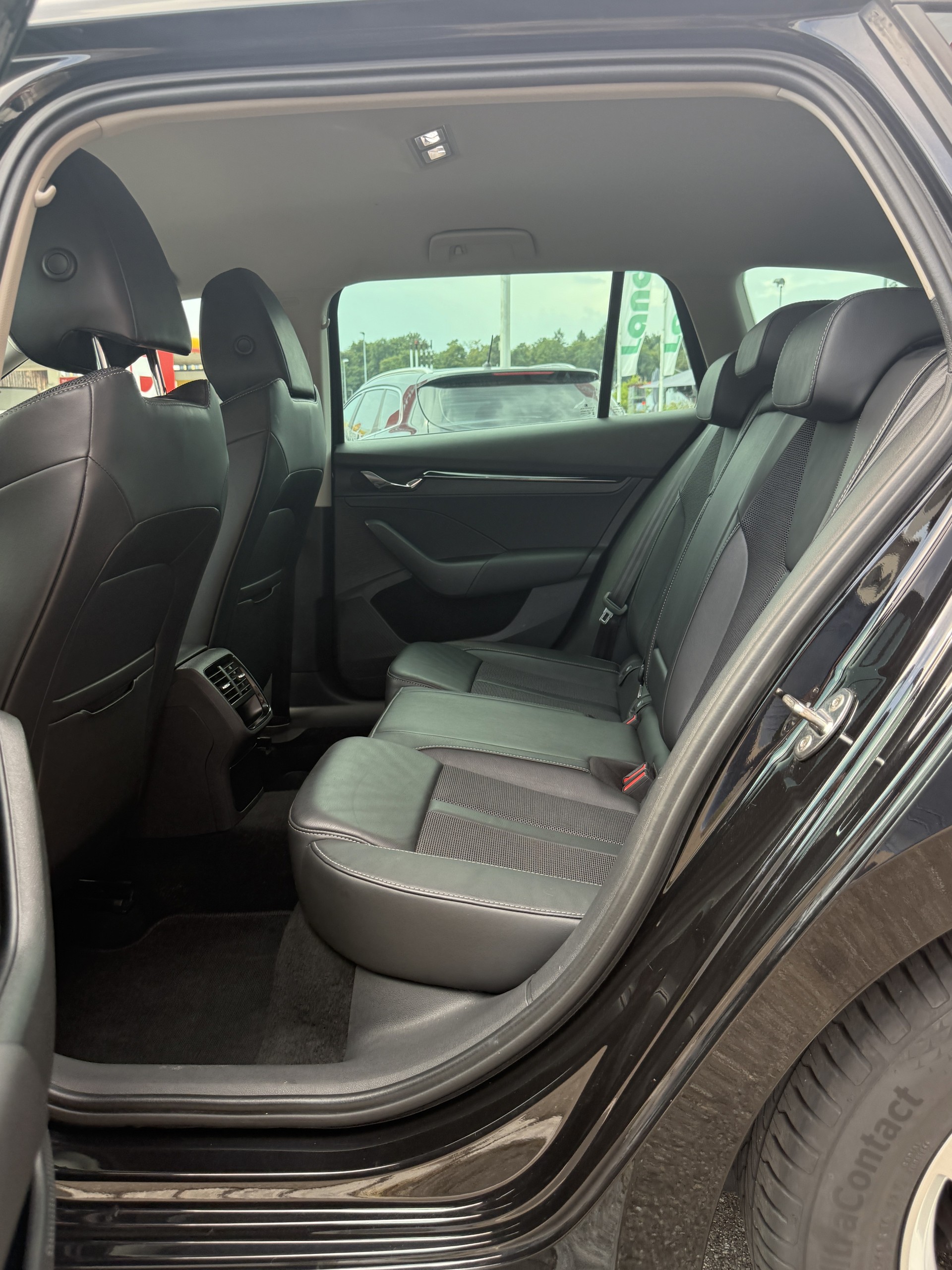SKODA Octavia Combi 2.0 TDI Ambition 4x4 DSG-image-12