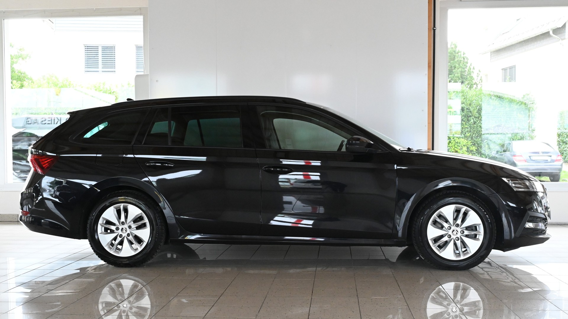 SKODA Octavia Combi 2.0 TDI Ambition 4x4 DSG-image-4
