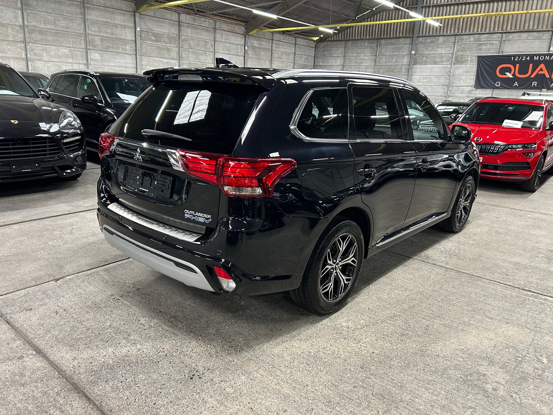 MITSUBISHI Outlander 2.4 PHEV Diamond 4WD Automatic-showroom-element-3