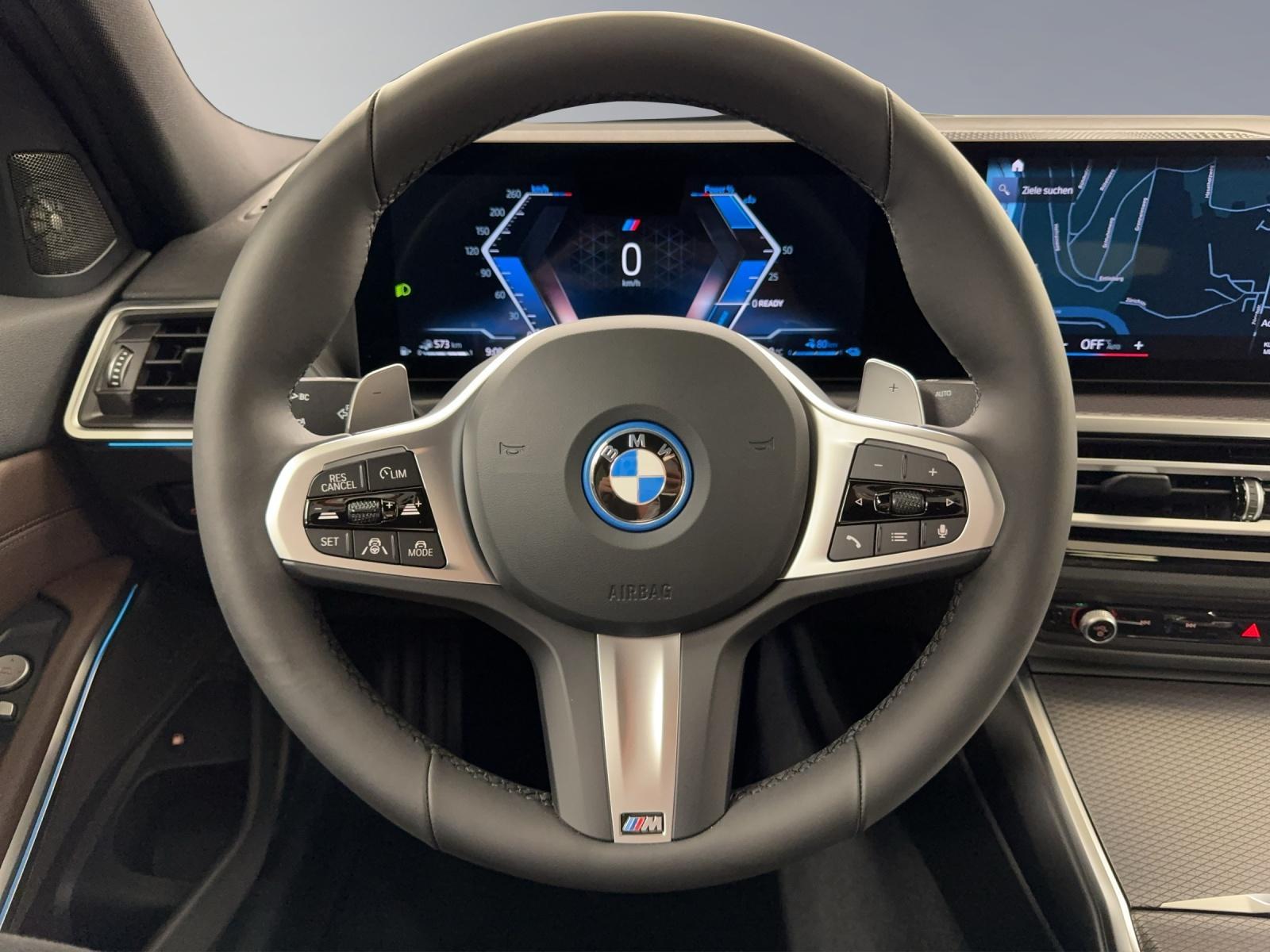 BMW 330e Limousine xDrive M Sport-image-13