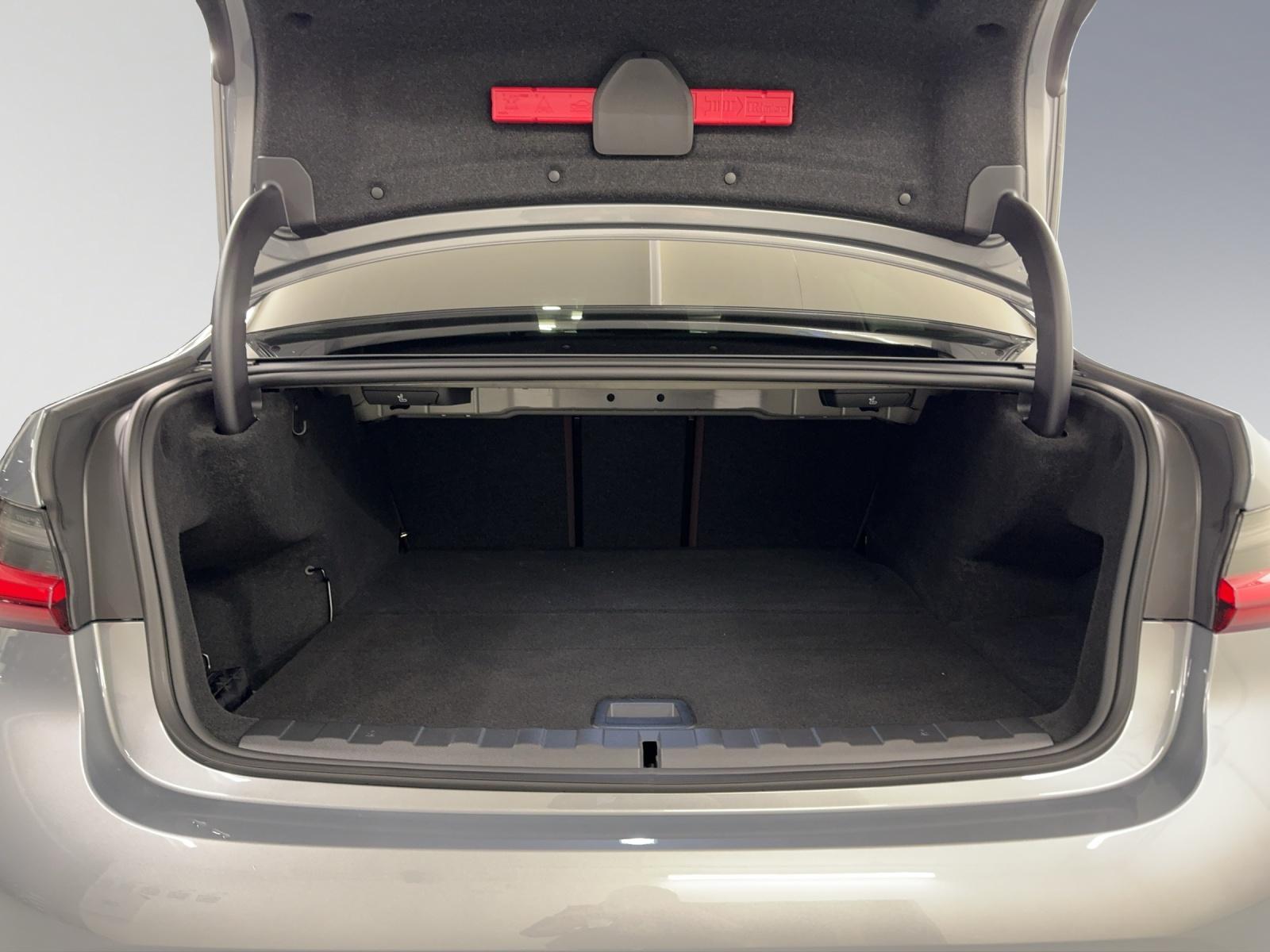 BMW 330e Limousine xDrive M Sport-image-9