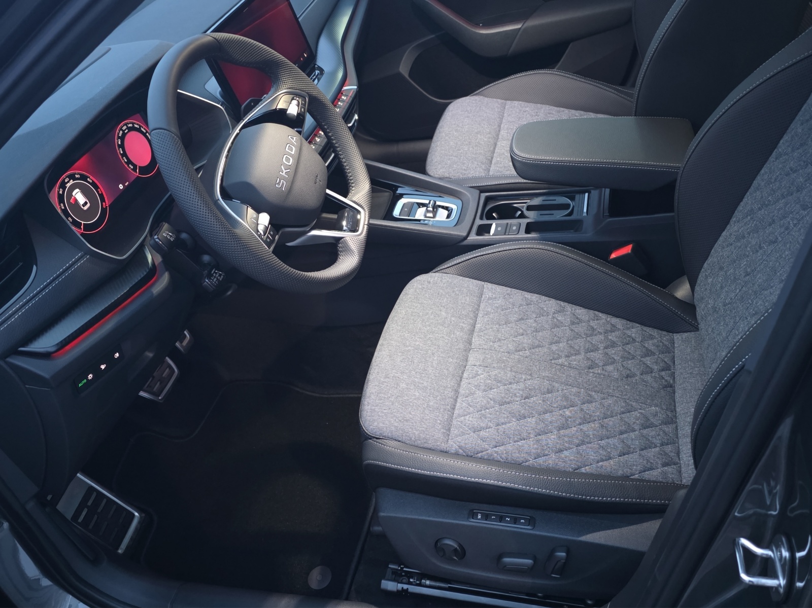 SKODA Octavia Combi 1.5 TSI mHEV DSG Sport Line-showroom-element-3