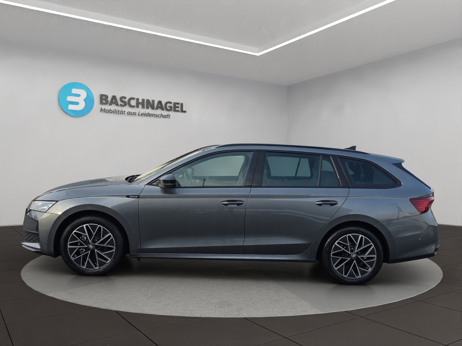 SKODA Octavia Combi 1.5 TSI mHEV DSG Sport Line-showroom-element-1