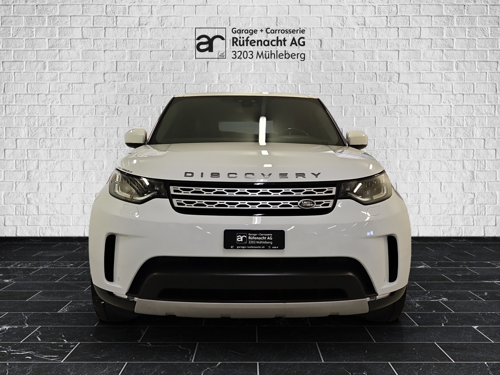 LAND ROVER Discovery 2.0 TD4 HSE-showroom-element-2