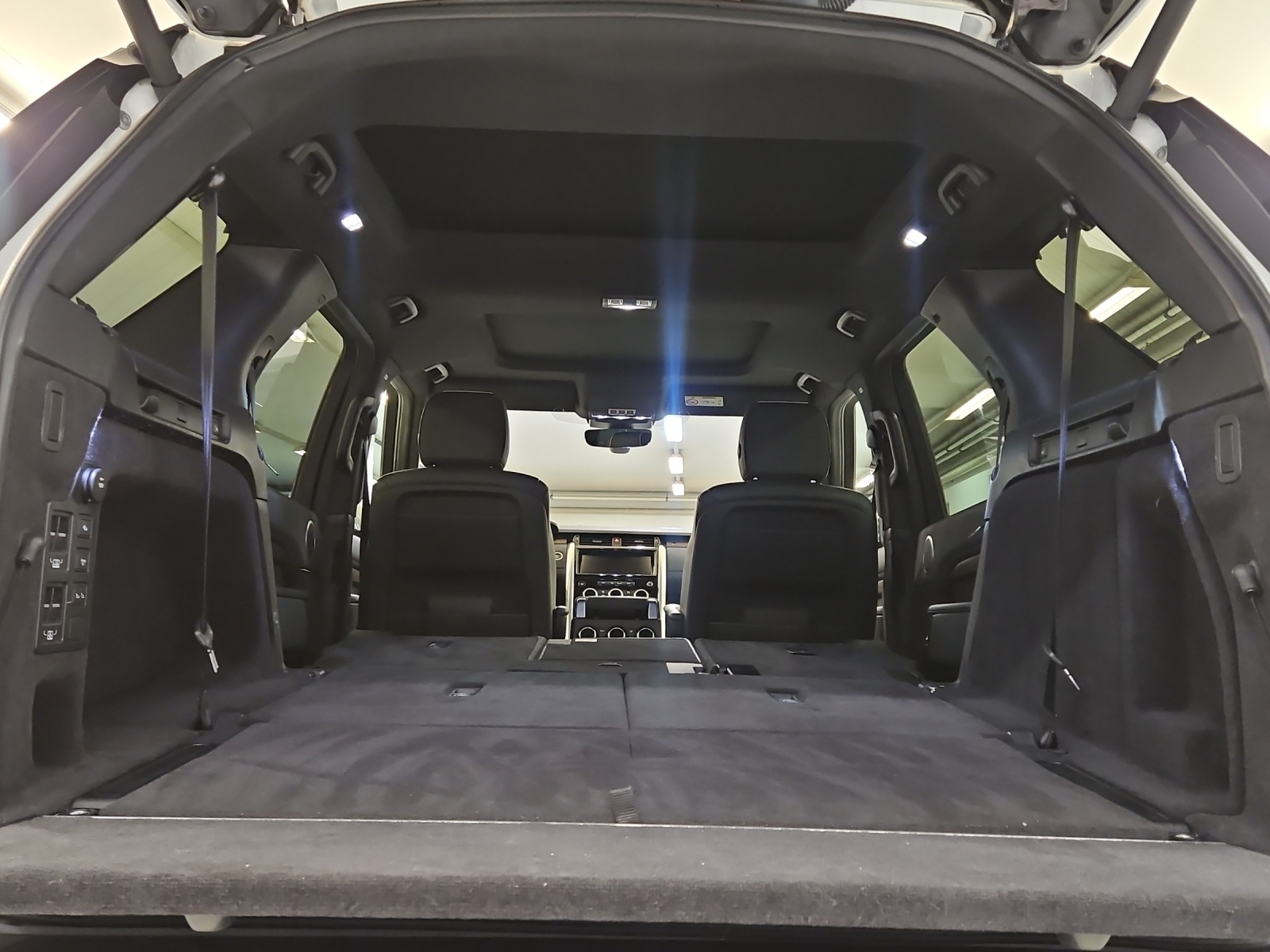 LAND ROVER Discovery 2.0 TD4 HSE-image-9